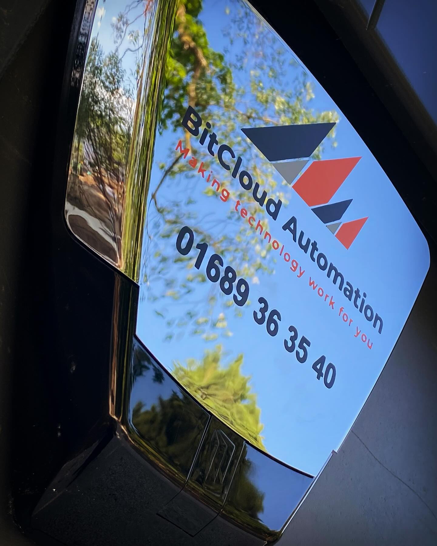 Hybrid App controlled @pyronixltd alarm system being installed for our clients to cover their extensive grounds. With so many different siren colour options you’ll definitely find one that fits with your decor.
#homesecurity #pyronix #smarthome