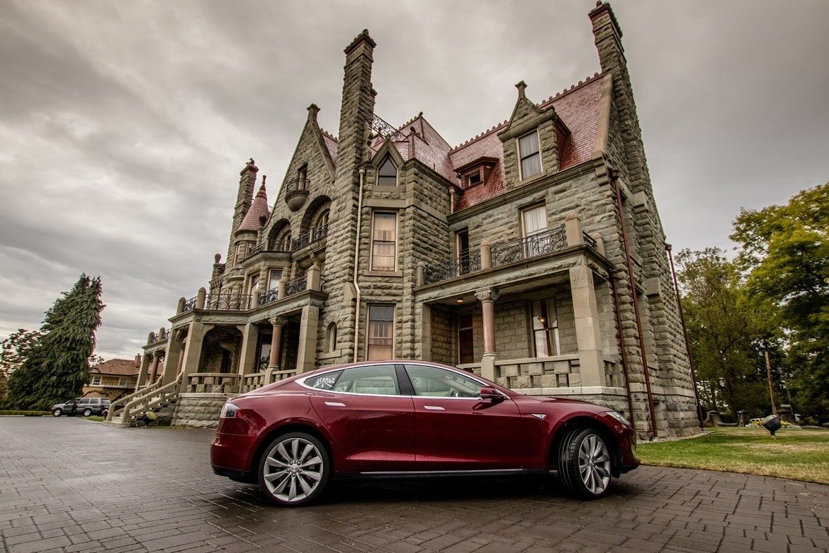 𝗕𝘂𝘁𝗰𝗵𝗮𝗿𝘁 & 𝗕𝗲𝘆𝗼𝗻𝗱: 𝗧𝗵𝗲 𝗚𝗿𝗮𝗻𝗱 𝗩𝗶𝗰𝘁𝗼𝗿𝗶𝗮 𝗧𝗼𝘂𝗿 (𝗙𝘂𝗹𝗹 𝗼𝗿 𝗛𝗮𝗹𝗳 𝗗𝗮𝘆) 🌺
Embark on a private tour featuring a visit to the world-renowned botanicals of Butchart Gardens; this personalized tour includes transportation in a full-size luxury Tesla Model S sedan or Model X SUV and your own expert, local guide. Enjoy a scenic cruise through the winding backroads, along forested drives and quiet beaches. Effortlessly and efficiently explore Victoria’s must-see attractions from its gardens, castles, farms, city, and lookouts.
Unwind with a visit to a tasting room or local eatery for a charcuterie lunch or allow us to arrange a reservation at the Butchart Dining Room for their magnificent High Tea: many gourmet vegetarian, vegan & gluten-free options are also available upon request.
𝗜𝘁𝗶𝗻𝗲𝗿𝗮𝗿𝘆 𝗛𝗶𝗴𝗵𝗹𝗶𝗴𝗵𝘁𝘀:
• Craigdarroch Castle & Government House
• Butchart Gardens
• Sea Cider Farm & Cidery
• Hatley Castle & Park
• Beacon Hill Park
The half-day tour includes the above, with the option to customize your tour to include your choice of either additional tastings OR scenic viewpoints.
➡️ For more details and to book, visit our website (linked in bio).