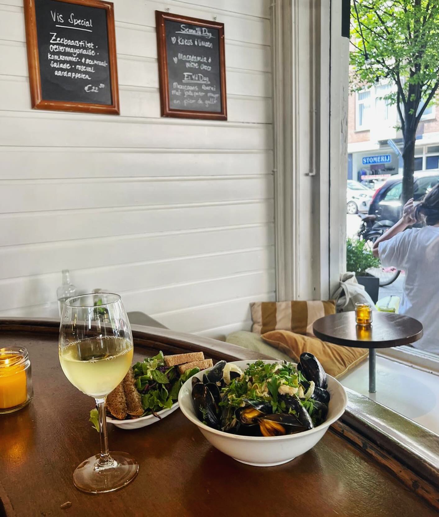 Our Cottage Mussels are back!! We love them “Scottish style”, with a dash of whisky and a good portion of smoked trout on top🥃🐟🏴
Available all day long of course