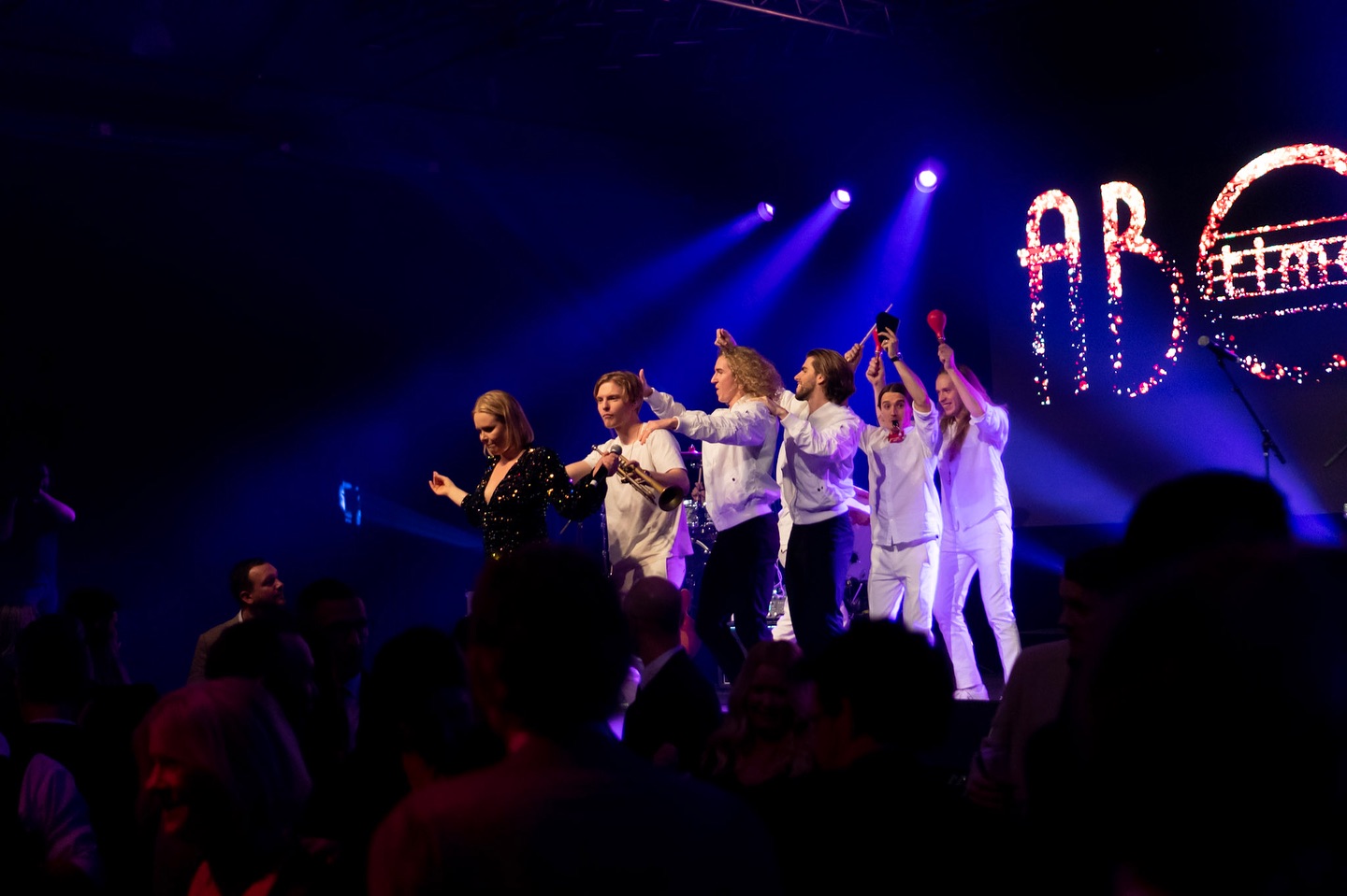 We did it - 5 shows in 1 week!! 🔥 Now we’ll enjoy a well deserved rest and then we’ll be back at it in January! 🎉
Thank you:
@livenationswe @eventyrnineyards @creative.meetings @perfecteventab @ps_occasion for this incredible week!
.
.
.
@qualityhotelfriends @auktionsverketkulturarena @grandhotelstockholm @eatalysthlm #abouttimesweden #showband #livemusic