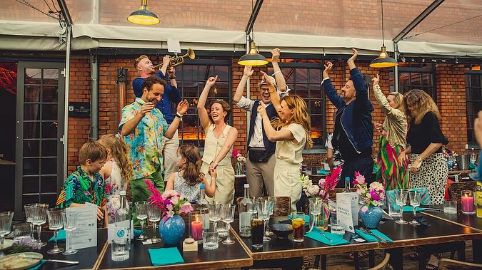 A beautiful festival wedding 🎉
.
.
.
#TheLondonStrollers #RoamingBand #BrassBand #StrollingBand #AcousticBand #LuxuryEvents #LuxuryWedding #InternationalBand #London #EventProf #WeddingPlanner #LondonBrassBand #FestivalWedding