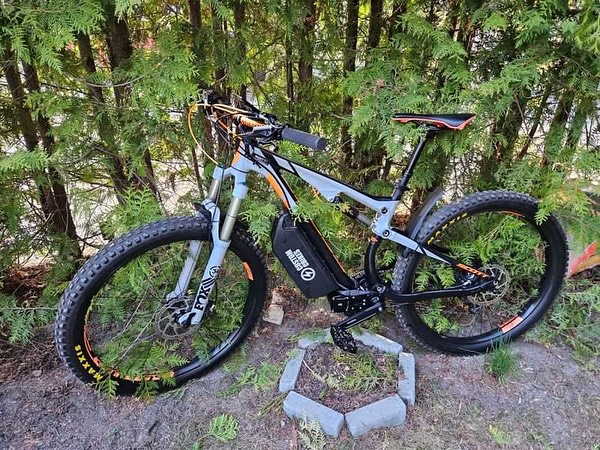 Denne «Scott Genius» sykkelen bygget jeg om til en el-sykkel til en kunde. Kjempefornøyd med både speed og trøkk i sykkelen 😎
Sjekk ut hjemmesiden @customebikes.no
#customebikes #customelectricbikes #fulldemper #elsykkelkonverting #bafang #bafangmotor #ebikes #elsykkel #elsykkelkit