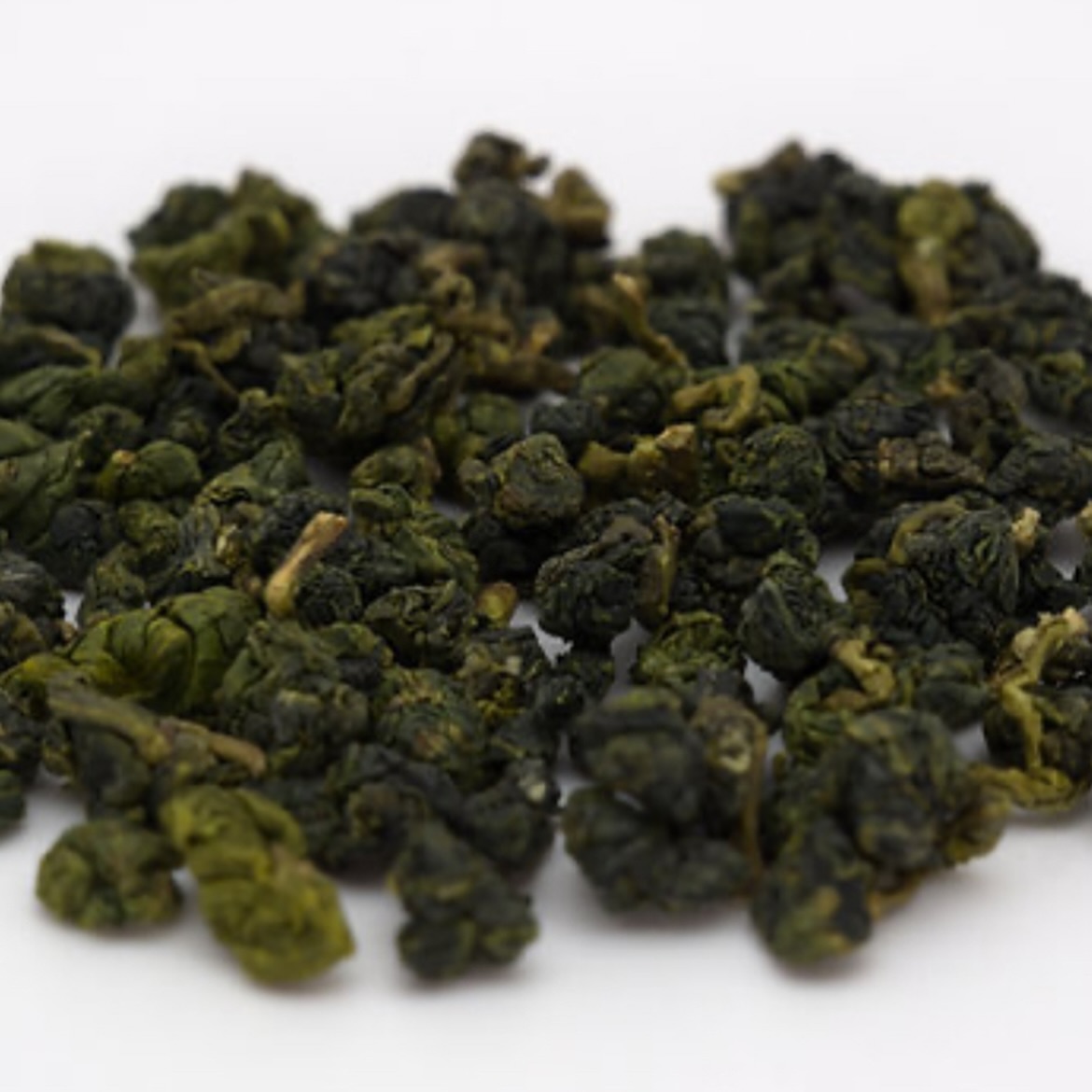 🌿✨ 𝐃𝐢𝐬𝐜𝐨𝐯𝐞𝐫 𝐭𝐡𝐞 𝐂𝐡𝐚𝐫𝐦 𝐚𝐧𝐝 𝐇𝐢𝐬𝐭𝐨𝐫𝐲 𝐨𝐟 𝐂𝐡𝐢𝐧 𝐒𝐡𝐢𝐧 𝐎𝐨𝐥𝐨𝐧𝐠 🌸🍃
Hey tea lovers! 🌱 Ever heard of the Chin Shin Oolong cultivar? This exquisite tea variety hails from the lush mountains of Taiwan, where perfect conditions nurture its unique character. 🏞️
🍵𝐖𝐡𝐲 𝐂𝐡𝐢𝐧 𝐒𝐡𝐢𝐧 𝐎𝐨𝐥𝐨𝐧𝐠?
- 𝗙𝗹𝗮𝘃𝗼𝘂𝗿 𝗣𝗿𝗼𝗳𝗶𝗹𝗲 : Expect a delicate balance of floral notes and a hint of fruity sweetness. It’s smooth, with a lingering aftertaste that’s simply divine.
- 𝗔𝗿𝗼𝗺𝗮:Imagine a bouquet of fresh orchids with a subtle touch of honey—each sip is a sensory delight.
- 𝗛𝗲𝗮𝗹𝘁𝗵 𝗕𝗲𝗻𝗲𝗳𝗶𝘁𝘀 : Rich in antioxidants, this tea aids digestion and boosts your overall wellness.
📜 𝐀 𝐁𝐫𝐢𝐞𝐟 𝐇𝐢𝐬𝐭𝐨𝐫𝐲
Chin Shin Oolong originates from the dwarf oolong tea plants in the Anxi region of Fujian, China. It is said that in 1855, a scholar from the Qing Dynasty brought this tea variety to Taiwan, planting it in the Tong Ting Mountain area of Lugu Township, Nantou County. This marked the beginning of cultivating this tea variety in Taiwan. Over the years, Taiwanese tea masters have perfected its cultivation and processing techniques, making it one of the most cherished teas worldwide. The name ”Chin Shin“ means ”green heart“ in Mandarin, symbolising the deep connection between the tea and its heritage.
✨ Whether you’re a seasoned tea enthusiast or a curious newcomer, Chin Shin Oolong is a must-try. Let each cup transport you to the serene landscapes of Taiwan. 🧘♀️🍃
Our Tung Ting, Formosa Selection and Lishan oolong are all crafted from this traditional cultivar.
#ChinShinOolong #TeaLovers #TaiwanTea #OolongTea #TeaTime #HealthyLiving #TeaJourney #gongfutea #teainlondon