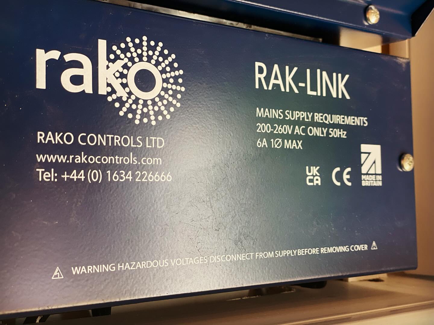 @rakocontrols first fix in readiness for lighting fixtures to be added to build out a large garden project.
Many thanks to @rakocontrols and @indigodistr for managing to get us some hot off the press lighting control modules.
Stay tuned for a full reveal soon.
#smarthome #gardenlighting #luxurygatdens #rako #intelligentlighting