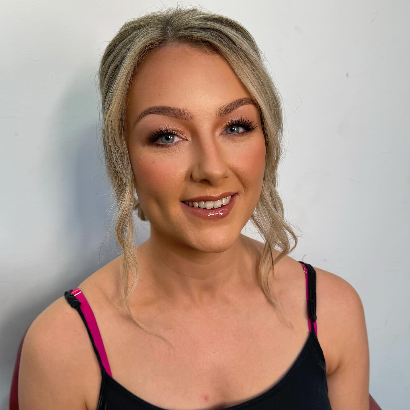 Gorgeous Bridesmaid🌷
HMUA @fayekenyonhairandmakeup
VENUE @owenhouseweddingbarn
Key Products ~
@natashadenonabeauty face to glam / soft glam palette
@narsissist sheer glow
@kykhaircare magic dust
@babylissprouk prima 3000
@charlottetilbury flawless filter / in live with Olivia
#hairandmakeup #bridalmakeup #bridalmakeupartist #bridalhair #bridalhairstylist #makeupartist #hairstyle #softglam #bridalinspiration #bridalinspo #bride #bridesmaidshairandmakeup