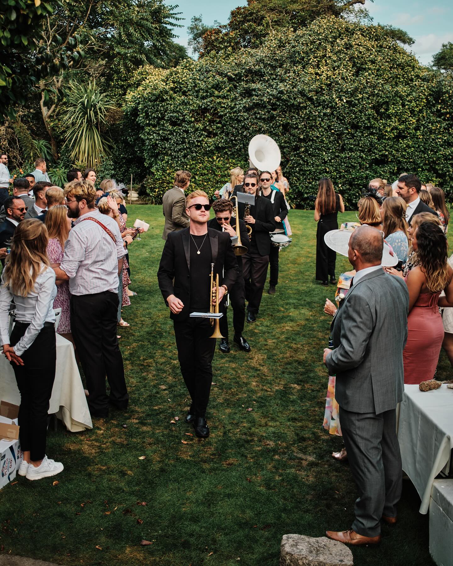 Laura & Jamie ❤️
📸 @maxburnett
.
.
.
#TheLondonStrollers #RoamingBand #BrassBand #StrollingBand #AcousticBand #LuxuryEvents #LuxuryWedding #InternationalBand #London #EventProf #WeddingPlanner #LondonBrassBand