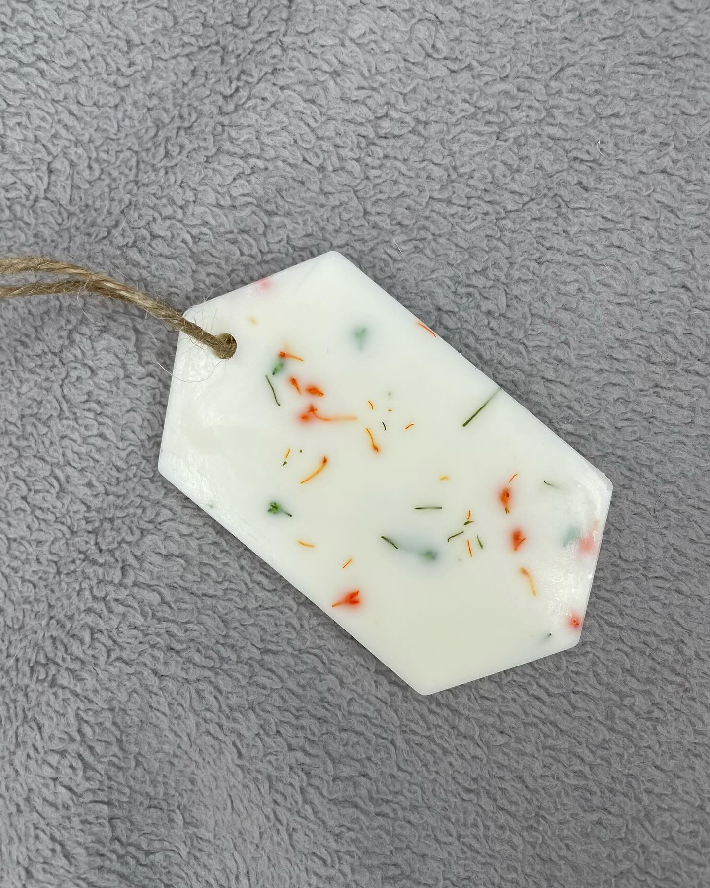 🌸 Nouveauté 🌸
Adoptez la suspension parfumée : idéale pour vos armoires, placard à chaussures, penderie, toilettes, salle de bain.
Toutes les infos sur le shop www.uncheminvert.fr
Envoi possible en lettre suivie.
#suspension #suspensionparfumée #fondant #interieur #parfum #artisanat #ideecadeau