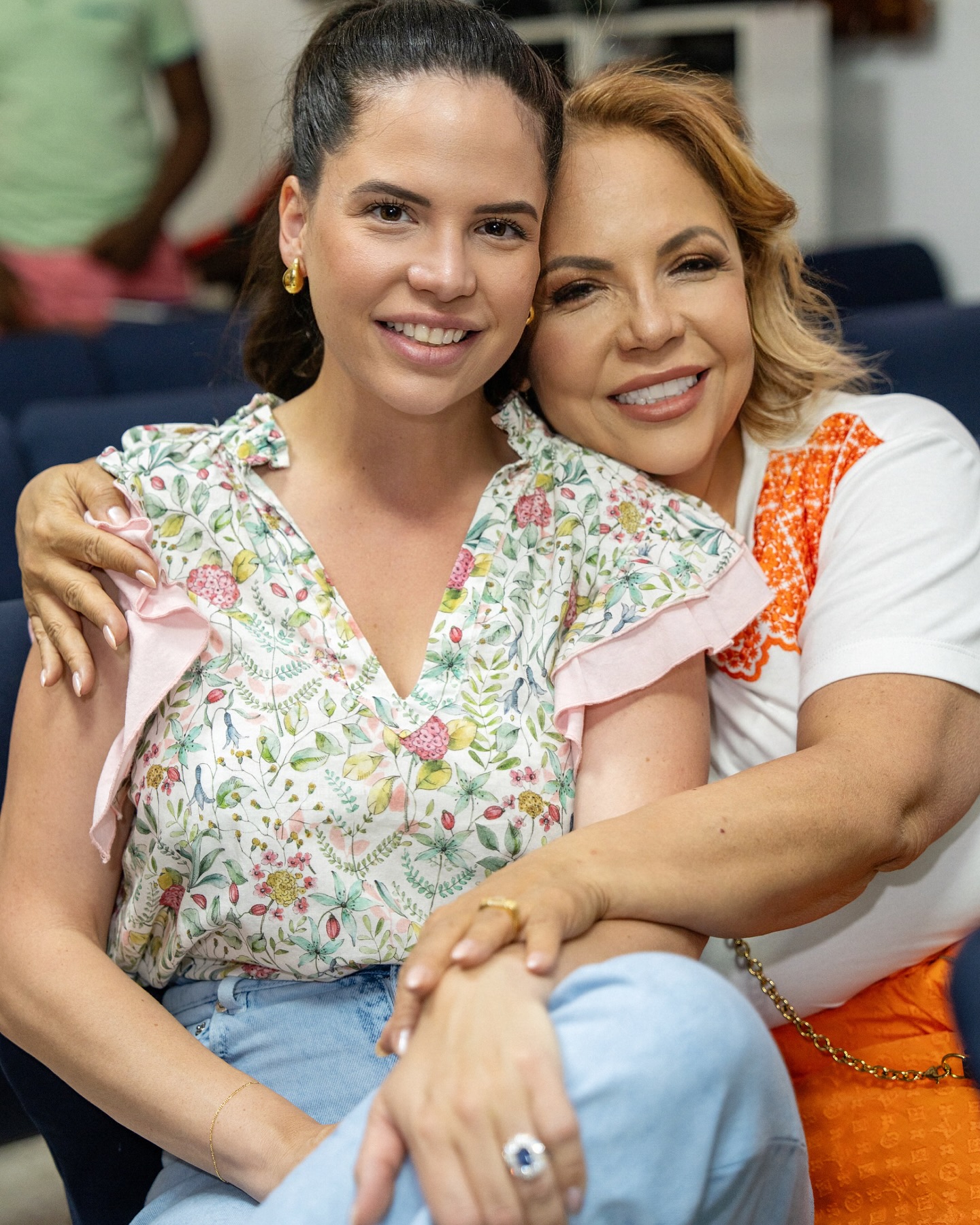 🇺🇸 And as the song in this post says, “We made it.” We not only brought help to community centers and hospitals in Santiago, but we also brought aid to the children of the church we’ve supported for many years. Today, we distributed school supplies, clothing, shoes, toys, and above all, we spread hope.
@la_mamilover , @camilaguiribitey ,
🇪🇸 Y como dice la canción de este post, “Lo hicimos”. No solo trajimos ayuda para los centros comunitarios y hospitales de Santiago, también trajimos ayuda para nuestros niños de la iglesia donde por varios años los hemos ayudado. Hoy repartimos útiles escolares, ropa, zapatos, juguetes y sobre todo, repartimos esperanza. Gracias a mis empleados de mi casa de Puntacana que me ayudaron a preparar y repartir todos estas donaciones
#GFF #GuiribiteyFamilyFoundation