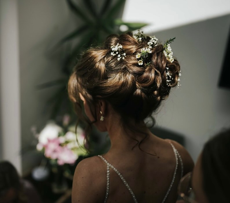 Stunning shot of gorgeous bride Lucy’s up do, flowers just make everything so romantic 💐
PHOTOGRAPHER @adamjoeroberts
HMUA @fayekenyonhairandmakeup
VENUE @owenhouseweddingbarn
@schwarzkopfprouk @kykhaircare @milkandblush @babylissprouk @bedheadbytigi
#bridalupdo #bridalbun #romantichairstyle #weddinghair #weddinghairstyles #bridalinspiration #weddinghairinspo #flowersinhair #brunettehair #hairstylist