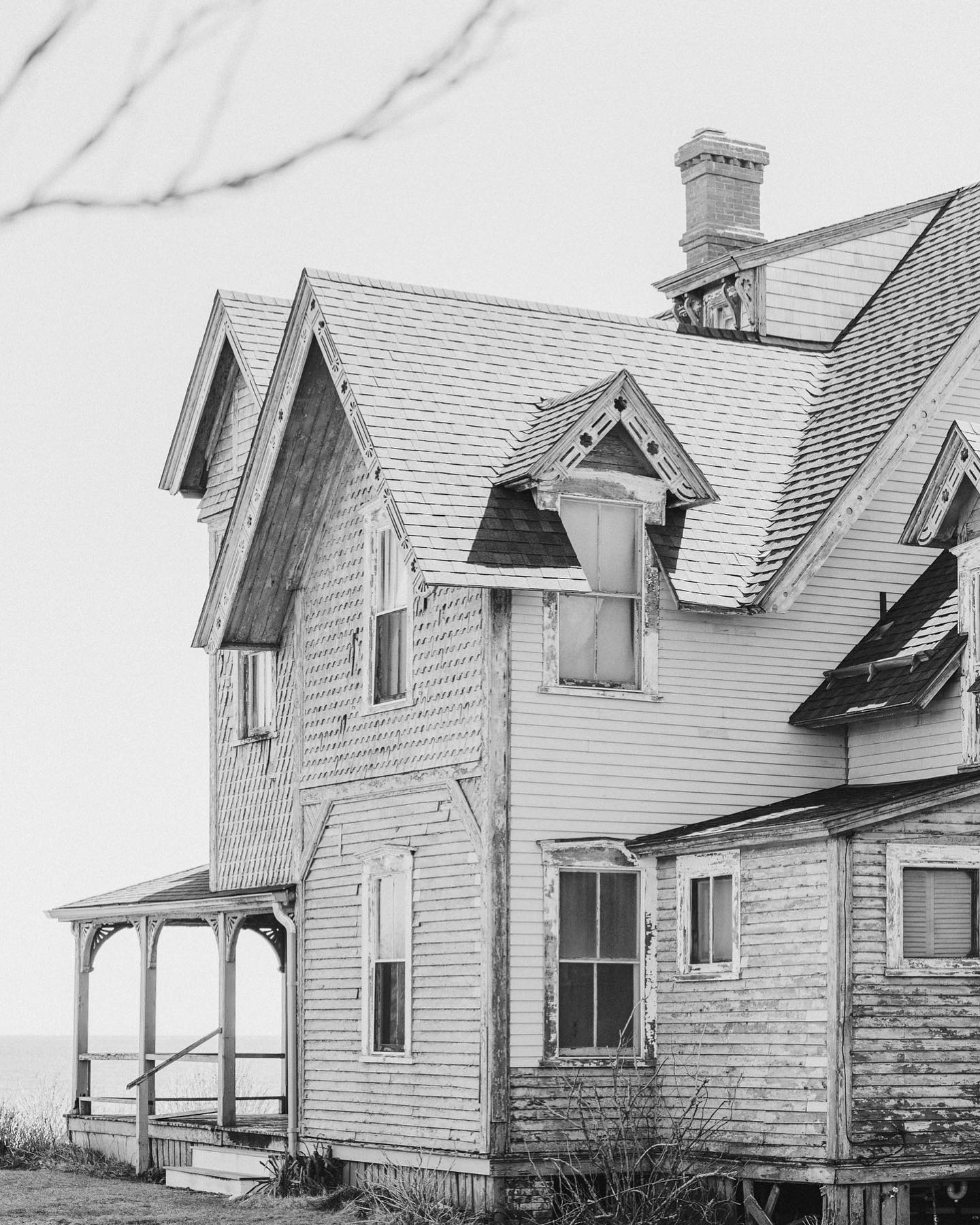 Happy spooky season from Baxter Rd 🎃👻 #nantucket #seaworthynantucket