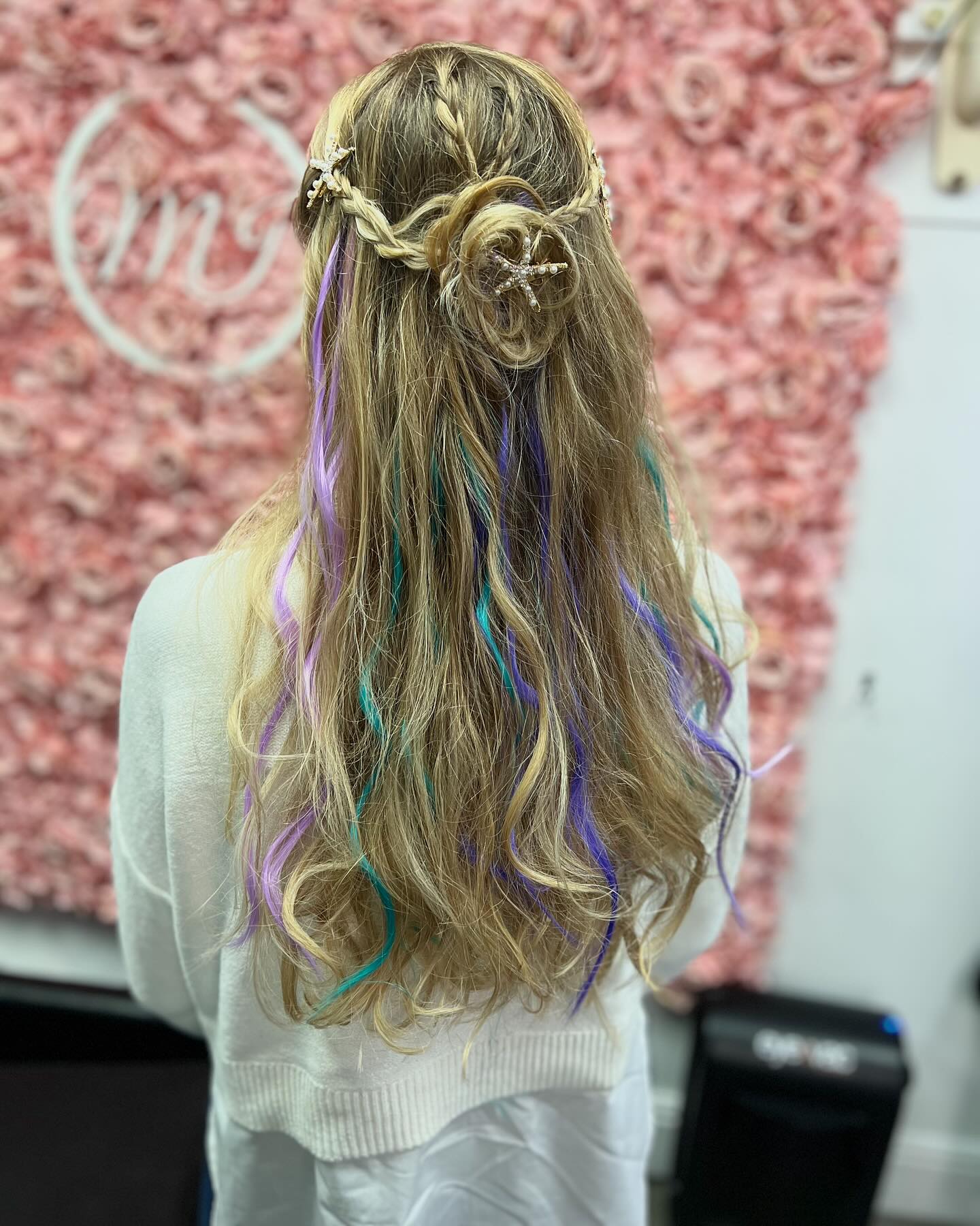 Channeling mermaid dreams with this stunning updo! 🧜♀️✨ Dive into a world of vibrant hues and intricate styles. Let your hair be the canvas for a touch of magic. 🌈💇♀️ #MermaidHair #SalonMagic #HairTransformation"