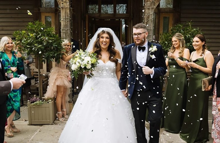 Stunning Bride Lucy 🌿
Awesome Supplier List
VENUE @theoaktreeofpeover
PHOTOS @nikbryantphoto
HMUA @fayekenyonhairandmakeup
FLOWERS @lancashire_floristry
CATERING @toptableweddingsandevents
CAKE @angelasyummycakes
DRESS @avarosehamilton
VENUE DRESSING @boholuxevents
#hairstylist #makeupartist #bridal #bridalhair #bridalmakeup #weddingmakeup #weddinghair #cheshirewedding #northwestwedding #hollywoodwaves