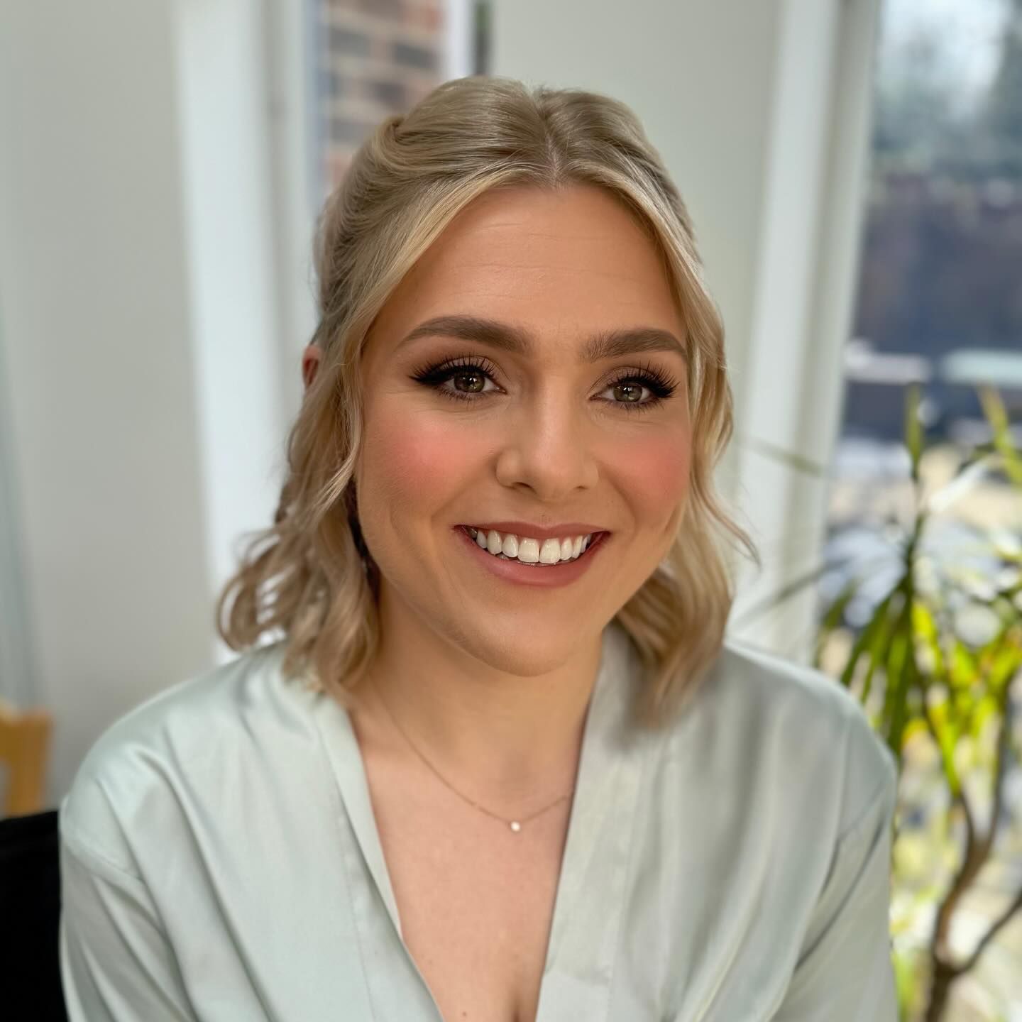 Beautiful Bridesmaids Glam 🌿
VENUE @owenhouseweddingbarn
HMUA @fayekenyonhairandmakeup
@charlottetilbury @narsissist @natashadenona @maccosmeticsuk @bobbibrown @toofacedlovestheuk @hourglasscosmetics @salonsystem @embryolisseuk @morphebrushes