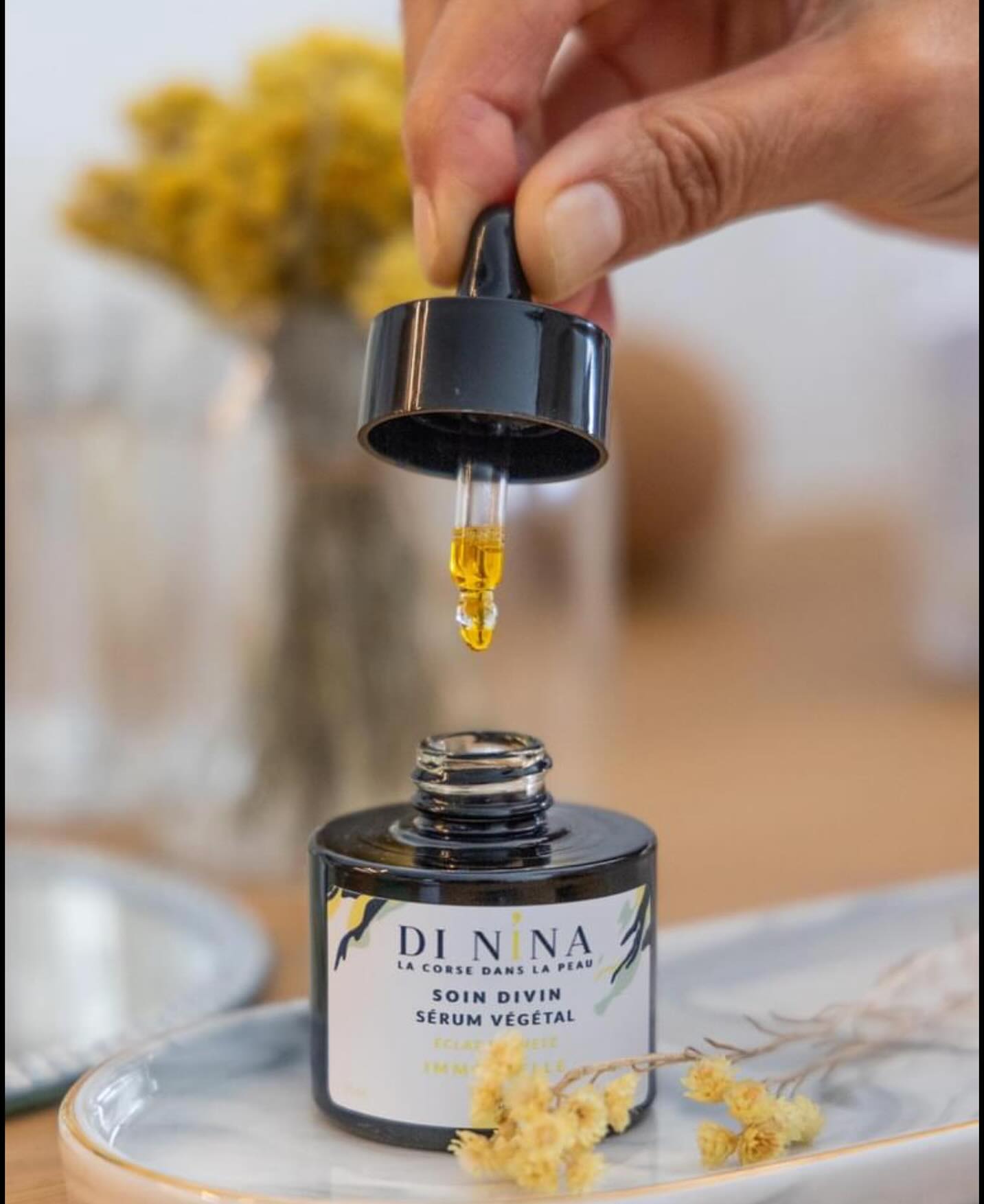 🌟 Le sérum éclat à la Fleur d’Immortelle
C’est la rentrée, venez découvrir ou redécouvrir le sérum divin
Pourquoi vous allez l’adorer après un massage au studio Kemboja_Massage? 👇🏻
Éclat Instantané ✨ : Combinant l’immortelle de Corse à 5 huiles végétales précieuses, ce sérum nourrira intensément votre peau
Réparation et régénération 🌿 : L’huile essentielle d’immortelle Corse active le renouvellement cellulaire, réduit les rougeurs et booste la production de collagène pour une peau visiblement plus jeune.
Texture Enrichissante 💧 : Sa texture huileuse crée un effet nourrissant profond tout en vous transportant directement en Corse.
C’est un voyage en terre corse qui vous attend 🌏
Venez le tester le temps d’un massage bien-être et détente
#perpignan #corse #dinina #cosmetiquesnaturels #immortellecorse #slowcosmetique #soinvisage #serum