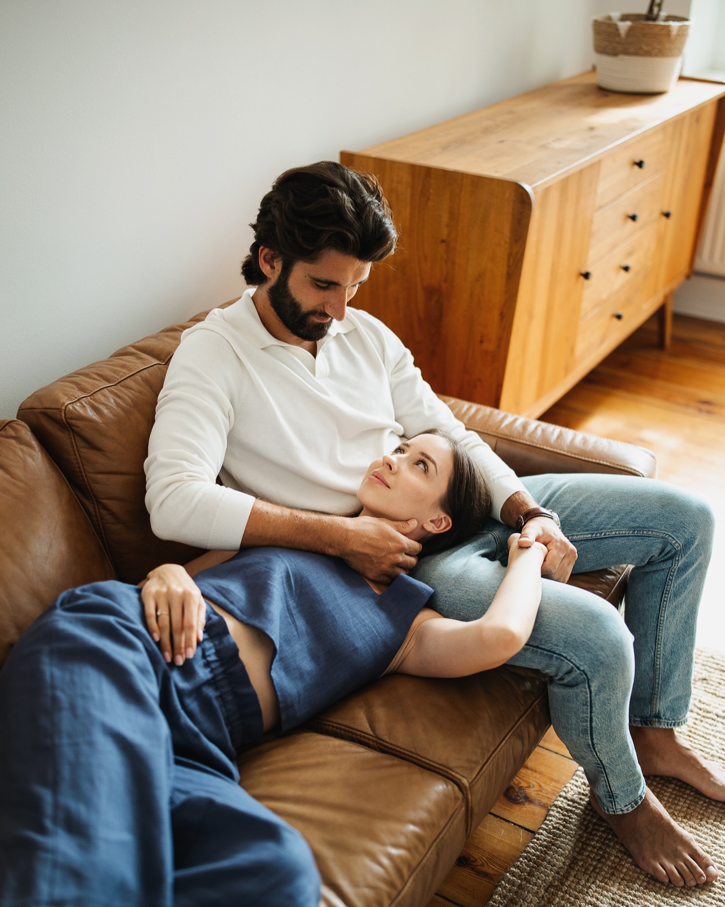 Wysyłamy Wam odrobinę miłości 🤎
…i niezmiennie serdecznie Was zapraszamy do rezerwacji naszego studia na Wasze wyjątkowe sesje zdjęciowe i realizacje wideo 📷
• studio w kamienicy • sesja lifestyle • sesja rodzinna • sesja zakochanych • sesja wizerunkowa • sesja kobieca • sesja biznesowa • reels • wideo • film promocyjny • studio na wynajem • studio fotograficzne
📍 Bydgoszcz
@fach.studio.bydgoszcz
_______________
Zdjęcia @studioklisza
Modele @olga.dwo @szymas_bartas
Niebieski komplet @tulaki.pl
Studio @fach.studio.bydgoszcz
#studiofotograficzne #studiofotograficznebydgoszcz #sesjazdjeciowa #sesjazdjeciowabydgoszcz #sesjazakochanych #sesjalifestyle #sesjawedwoje #sesjarodzinna #sesjarodzinnabydgoszcz #fotograf #fotografbydgoszcz #fachstudio #fachstudiobydgoszcz #studionawynajem #studionawynajembydgoszcz #bydgoszcz