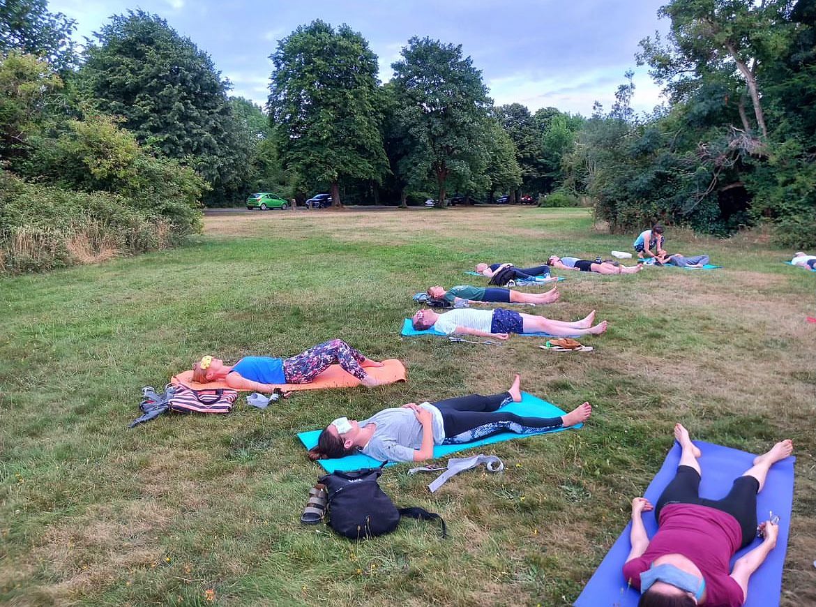 It’s officially summer and that means outside classes 🧘♂️☀️🤍 #ConnectingWithTheCalm
•
@cliftonyogaclub
•
•
•
•
•
•
•
•
#BristolYoga #YogaInClifton #CliftonDown #YogaBristol #OutdoorYogaBristol #BristolOutdoorYoga #CliftonYoga #YogaClifton #SocialFitnessBristol #CliftonYogaClub