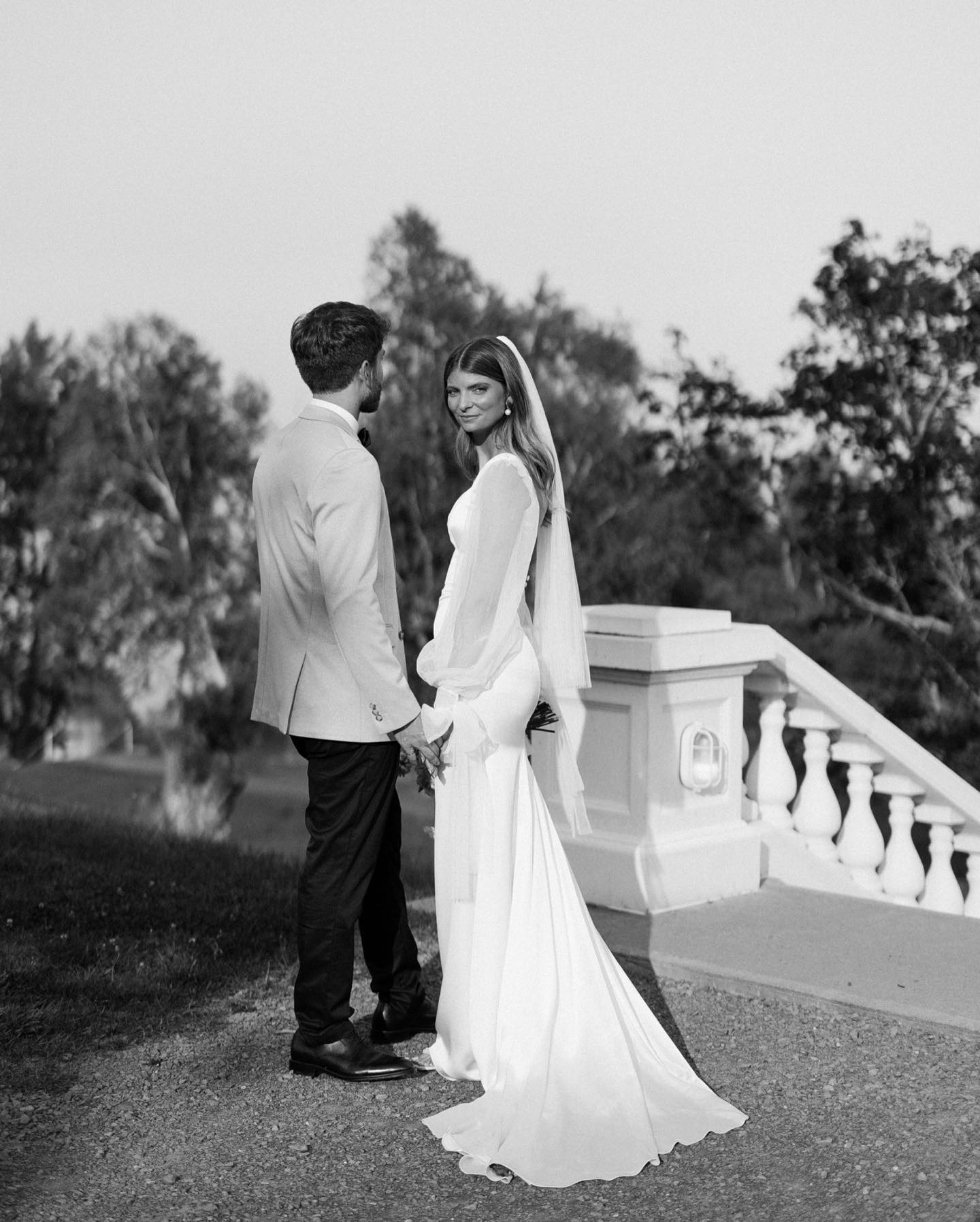 Arianne & Raphaël;
La définition même l’élégance et du raffinement.
En toute simplicité dans la belle région de Charlevoix.
Une journée parfaite avec ces deux amours ❤️
On leur donne une tonne d’amour à GO!
.
.
.
.
Mariée sublime: @ari.tardif
Lieu; @domaine_forget
Robe; @dreamityourselfmontreal @aeslingbride
Fleurs; @lablandineriefleuriste
MUA; @anniebouchermakeup
Boucles d’oreilles; @ameliegeorgebridal
.
.
#quebeccityphotographer #quebeccityweddingphotographer #weddingphotographer #quebeccitywedding #charlevoixwedding #charlevoixweddingphotographer #photographedemariagecharlevoix #photographedemariagequebec