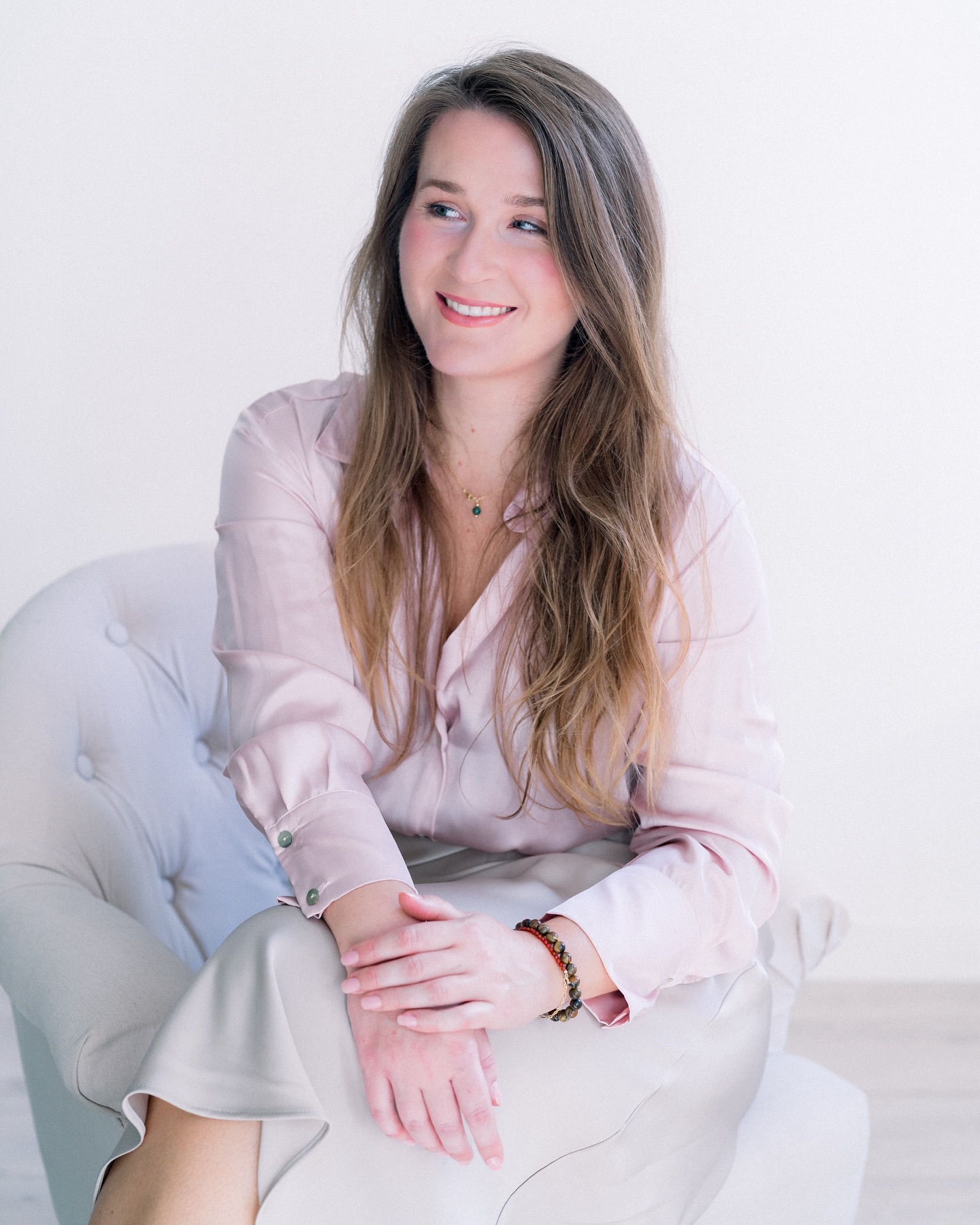 🇺🇸
To my dear partners, cherished vendors, beautiful clients and Instagram community, allow me to reintroduce myself today:
Hi! I’m Estelle, Founder and Lead planner behind Enamored&Motion. For those who do not know me yet, I pride myself in producing and executing high end, refined and romantic weddings.
Through my work I highlight the love and also the life story behind each couple that I have the chance to support in this wedding planning journey!
I praise originality, unconventional and above all I embrace all backgrounds and cultural aspects that make each bride and groom unique!
My mantra for Enamored&Motion is personalized services, excellence and genuine kindness.
For those I did not get a chance to meet yet, please do not hesitate to reach out and introduce yourself or ask for a one-on-one online meeting or even to go grab a coffee!
I am a people person and I love meeting like minded invdividuals!
With Love, ♥️
Estelle
🇫🇷
À mes chers partenaires, chers fournisseurs, beaux clients et communauté Instagram, permettez-moi de me présenter à nouveau aujourd’hui :
Bonjour ! Je suis Estelle, fondatrice et planner principale d’Enamored&Motion. Pour ceux qui ne me connaissent pas encore, je suis fière de produire et d’exécuter des mariages haut de gamme, raffinés et romantiques.
À travers mon travail, je mets en valeur l’amour et aussi l’histoire de vie derrière chaque couple que j’ai la chance de soutenir dans ce processus de planification de mariage !
Je loue l’originalité, le peu conventionnel et surtout j’embrasse tous les horizons et aspects culturels qui rendent chaque marié et chaque mariée unique !
Mon mantra pour Enamored&Motion est le service personnalisé, l’excellence et la gentillesse authentique.
Pour ceux que je n’ai pas encore eu l’occasion de rencontrer, n’hésitez pas à me contacter et à vous présenter ou à demander un rendez-vous en ligne en tête-à-tête ou même à aller prendre un café !
J’adore rencontrer de nouvelles personnes partageant les mêmes valeurs!
Avec amour ♥️
Estelle
Portrait by @cynthiareinkephotography
#weddingphotography #weddingplanning #luxurywedding #weddingplannerfrance #brides2025 #weddingstyle