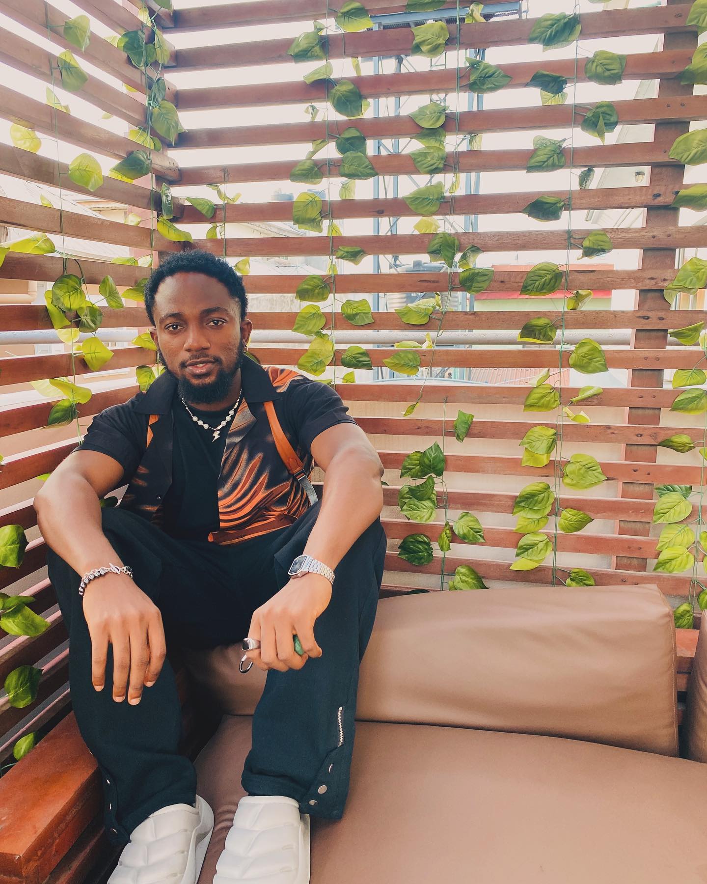 ……….New Music 🎼💨 …… April ✅
.
.
Happy Easter to y’all ✝️🙏🏽❤️