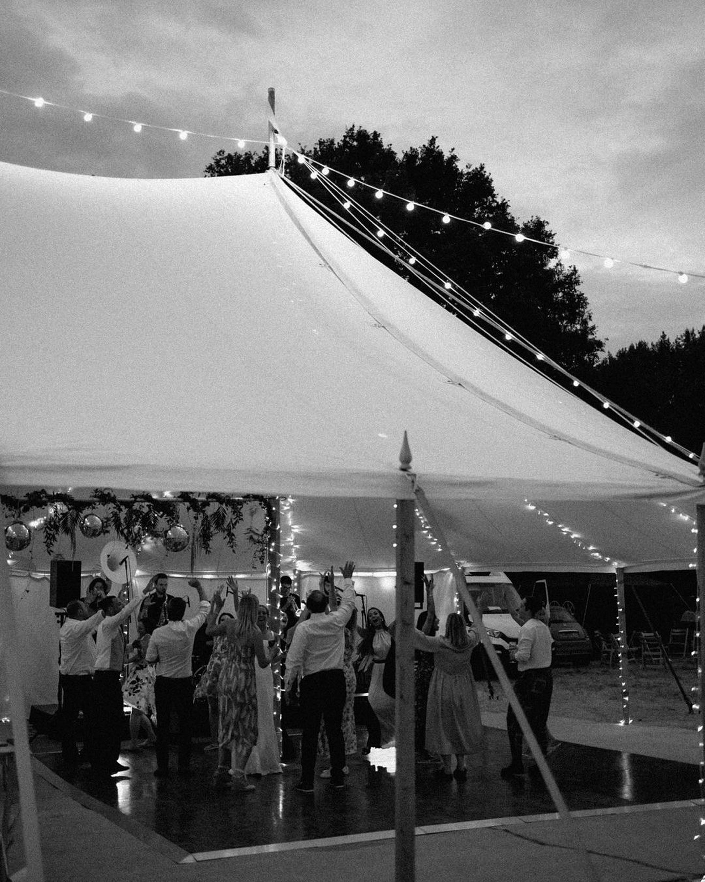 Teresa & Tom 🖤
.
.
.
#TheLondonStrollers #RoamingBand #LondonRoamingBand #BrassBand #StrollingBand #AcousticBand #LuxuryEvents #LuxuryWedding #InternationalBand #London #EventProf #WeddingPlanner #LondonBrassBand