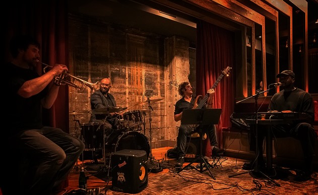 🎶 @magicschoolbusk Live Every Wednesday!
Join us every Wednesday from 8 PM to late for an unforgettable night of rock, funk, R&B, soul, Latin, Afro, and more. No cover!
#PersonaNights #LiveMusic #MagicSchoolBusk #NoCover #WednesdayVibes