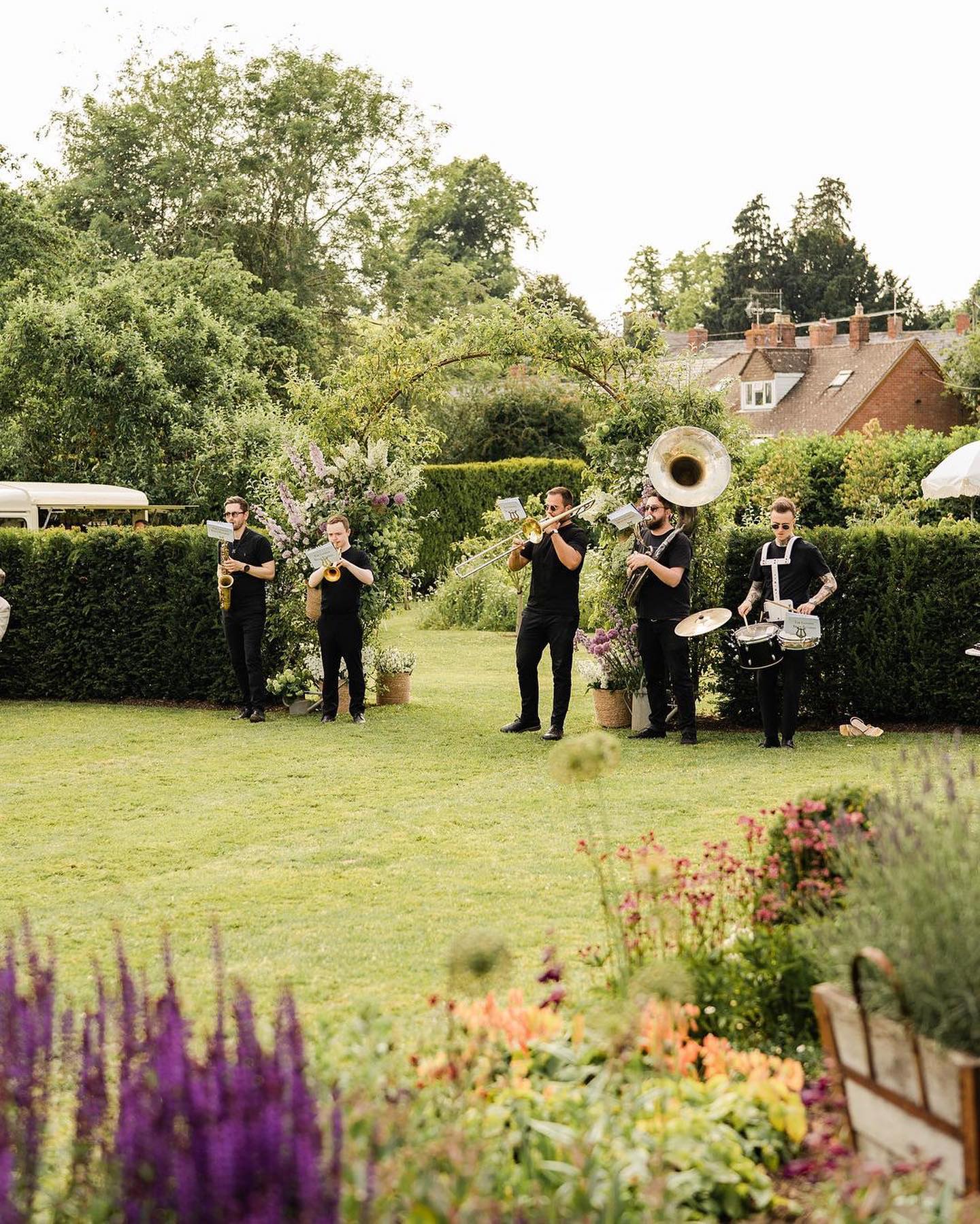 Those summer drinks receptions 👌
.
.
.
#TheLondonStrollers #RoamingBand #BrassBand #StrollingBand #AcousticBand #LuxuryEvents #LuxuryWedding #InternationalBand #London #EventProf #WeddingPlanner