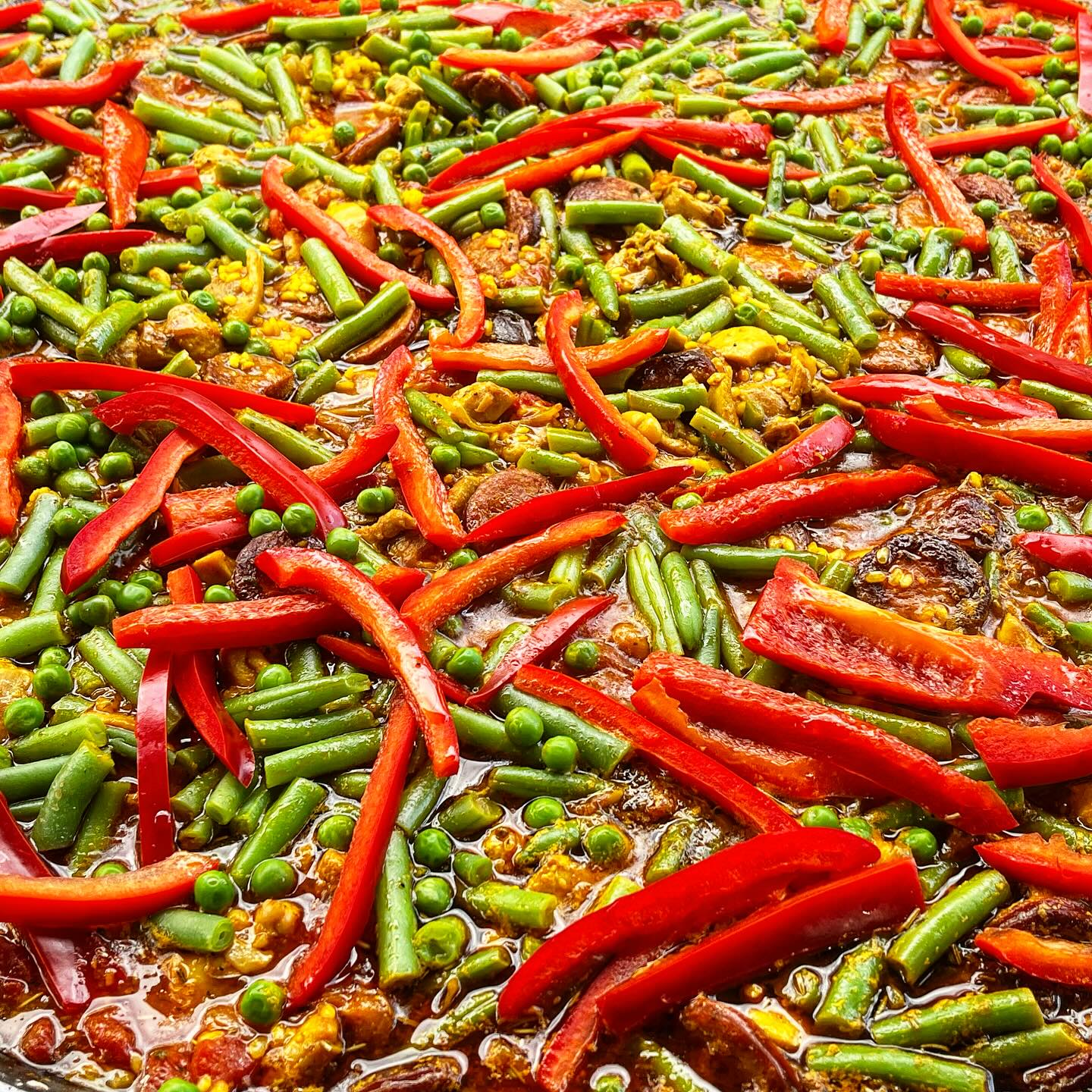 Ohhh the vibrant colours of a very yummy Valencia Paella!!
If you’re a paella lover and is on the Central Coast this Friday the 1st we would love to see you at the Avoca Beach Scout Hall for a great evening with live music, fun vibes and of course the best paella (chicken & chorizo and vegetarian option available).
Please make sure to book now so we know numbers and can get ready for the biggest paella Avoca has seen!
Link for booking:
https://www.eventbrite.com/e/paella-on-the-lake-tickets-850538442377?utm_experiment=test_share_listing&aff=ebdsshios
See you all on Friday amigos!