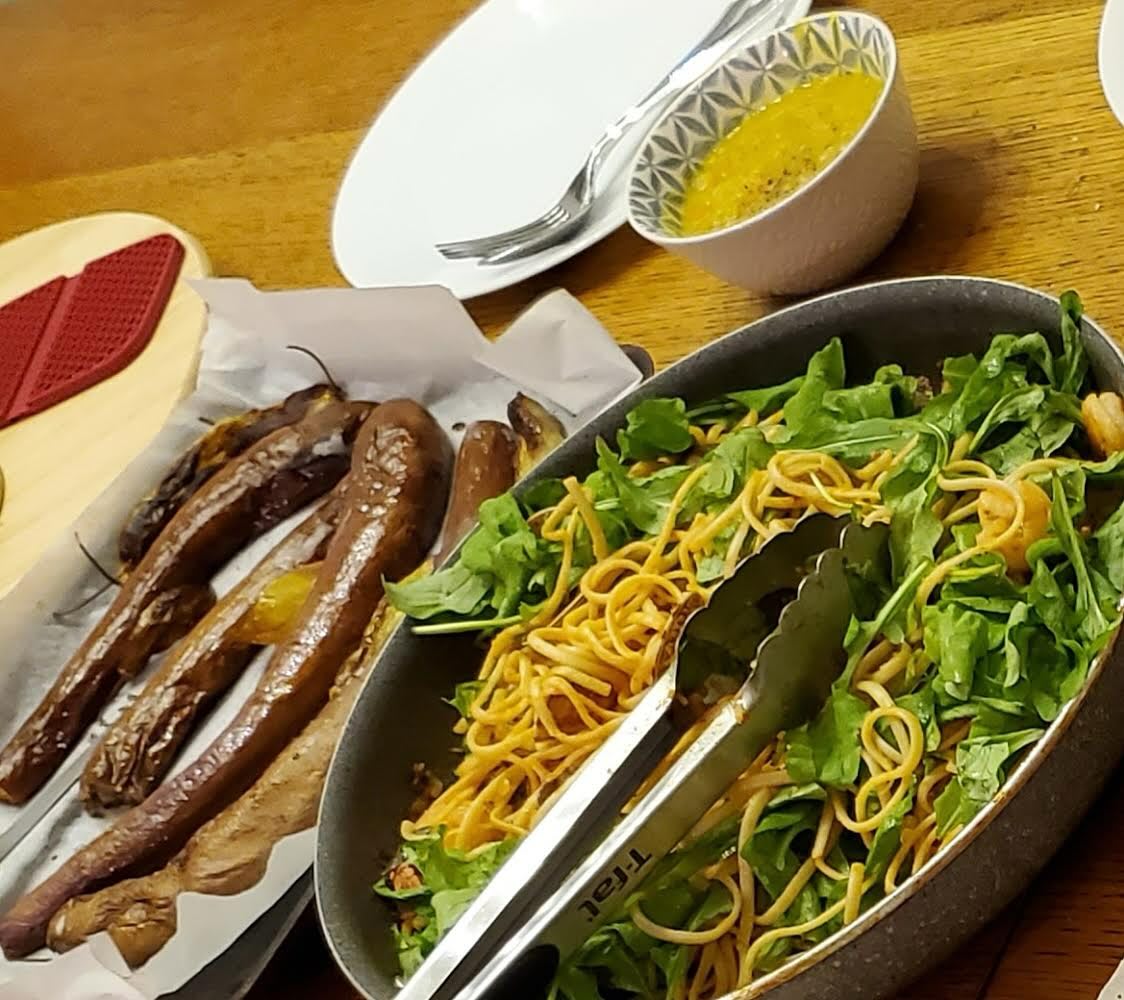 This week’s recipe comes from our very own Fresh-Food Box community member Lien! It is a: Hearty Lentil Soup with Root Vegetables 🍲
This lentil soup is made with root vegetables, it is both hearty and delicious!
Ingredients:
- 1½ cups red lentils, rinsed and drained
- ½ onion, finely chopped (about 1 cup)
- ½ carrot, peeled and cubed (about 1 cup)
- 2 cloves garlic, minced
- 3 small potatoes, peeled and cubed (about 1 cup)
- 6 cups stock (chicken, vegetable, or water)
- 1 tsp ground black pepper
- 1 tsp ground cumin
- 1 tsp turmeric
- Pinch of oregano
- ⅛ tsp cayenne pepper or paprika
Instructions:
- In a large pot, sweat the onion in 2 tbsp of extra virgin olive oil, butter, or ghee over medium heat for 5-7 minutes.
- Add the carrots and potatoes, stirring for an additional 2 minutes.
- Stir in the lentils, stock, and remaining ingredients. Bring to a low boil, then reduce the heat to low, cover, and simmer for 25 minutes, stirring occasionally to prevent sticking and overflow.
- Before serving, garnish with a sprig of parsley or coriander, and season with sea salt, black pepper, paprika, and a few drops of extra virgin olive oil.
This soup is great on its own as a meal or served as an appetizer.
Enjoy!
