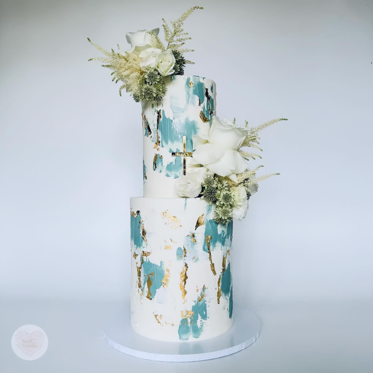 Love when my customers go all out for a celebration cake!
I mean who doesn’t want cake at a party 🤍
Flowers @wild_andwillow
.
.
.
#cakedecorating #cakestyle #cakeart #igcakes #buttercream #pipingskills #leeds #westyorkshire #leedsbaker #homebaker #tiercake #weddingcakesideas #weddingcake #weddingcakedesign #bespokeweddingcakes #weddingcakeinspiration #prettyweddingcakes #texturecake #uniqueweddingcakes #weddingcakeinspo #whiteweddingcake #whitecake #texturedcake #celebrationcakes #rosecake #christeningcake