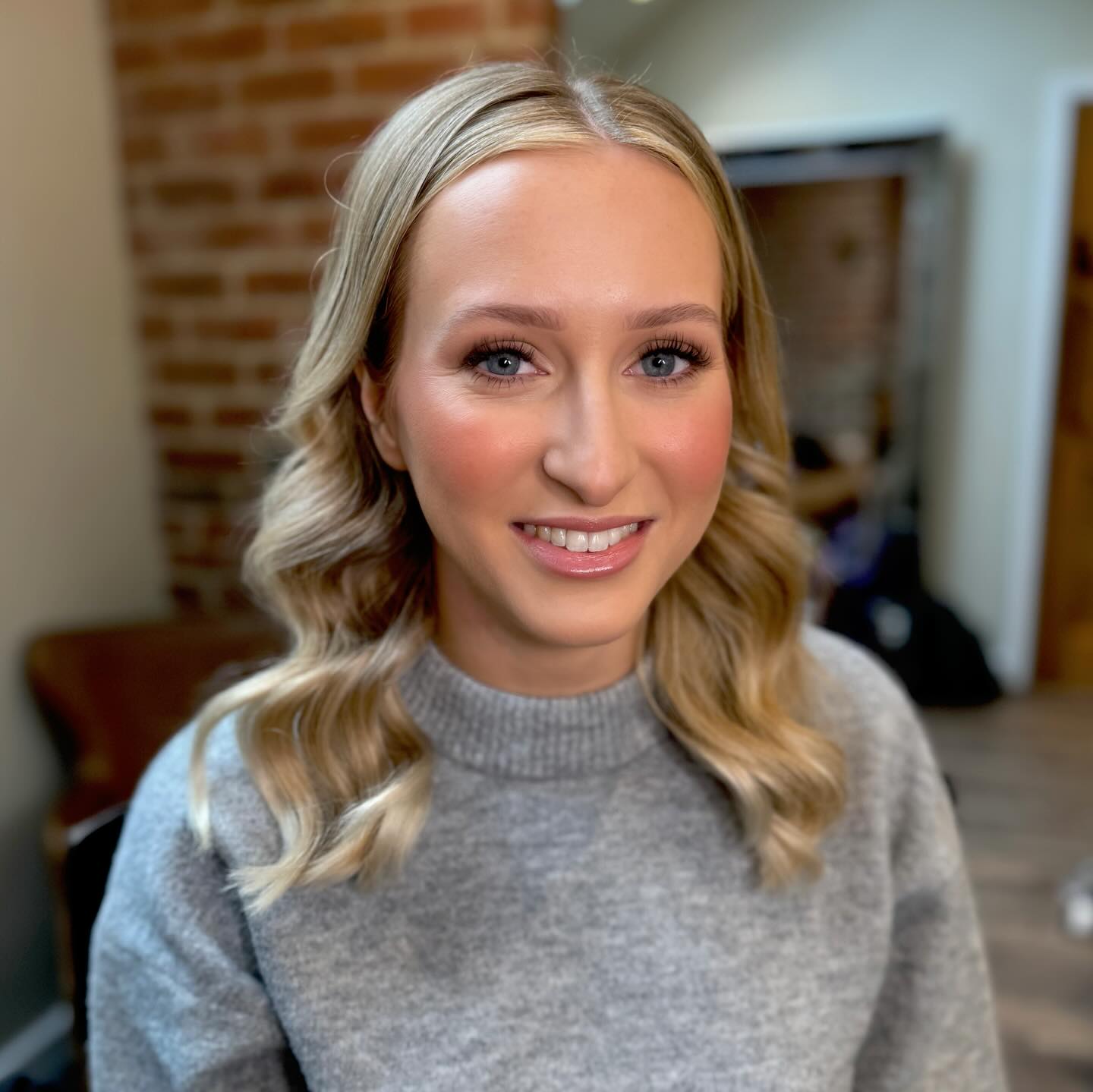 Timeless and Elegant for this stunning Bride Carys 🤍
VENUE @foxtailbarnsvenue
HMUA @fayekenyonhairandmakeup
KEY PRODUCTS
@charlottetilbury flawless filter, brown styler, cream bronzer, concealer
@narsissist skin deep palette, sheer glow
@nudestix blush stick
@makeupbymario master matte palette
@maccosmetics angel lipstick, skin finish powder
@alfaitalia wand
@kykhaircare magic dust
@schwarzkopfprouk pump spray, silhouette spray
#bridalmakeupartist #bridalmakeup #softglam #hollywoodwaves #hairstylist #blondehair #weddinghair #weddingmakeup #waves #makeupideas #makeupartist #ilovemyjob #springwedding