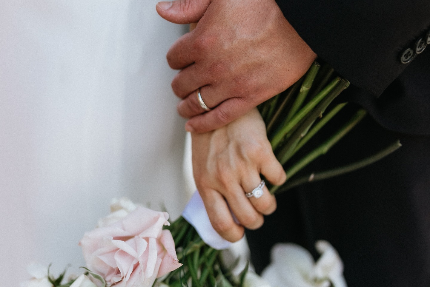 Intimate weddings aren’t going anywhere. With fewer guests, you can focus on crafting every detail to perfection and make the most of your budget.
.
.
.
Venue: @roninarthouse @ronin.five Ronin 2
Photo: @jennylilyphotography
Florals: @fleuristadesigns
Cater: @kimsonrestaurant
Bartending: @exquisitetastemobilebartending
HMUA: @sasha_n_beauty
Coordination/DJ: @themajesticwedding
#txweddings #microweddings #txweddingplanner
#texasweddingseason #intimatewedding #themajesticwedding
