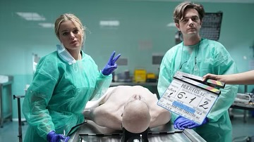 4 de abril en @movistarplus estrenamos MUERTOS SL de los siempre geniales @lauracaballero_ y @alber_caballero Un lujo poder jugar con un equipo y un reparto tan maravilloso! 🙏