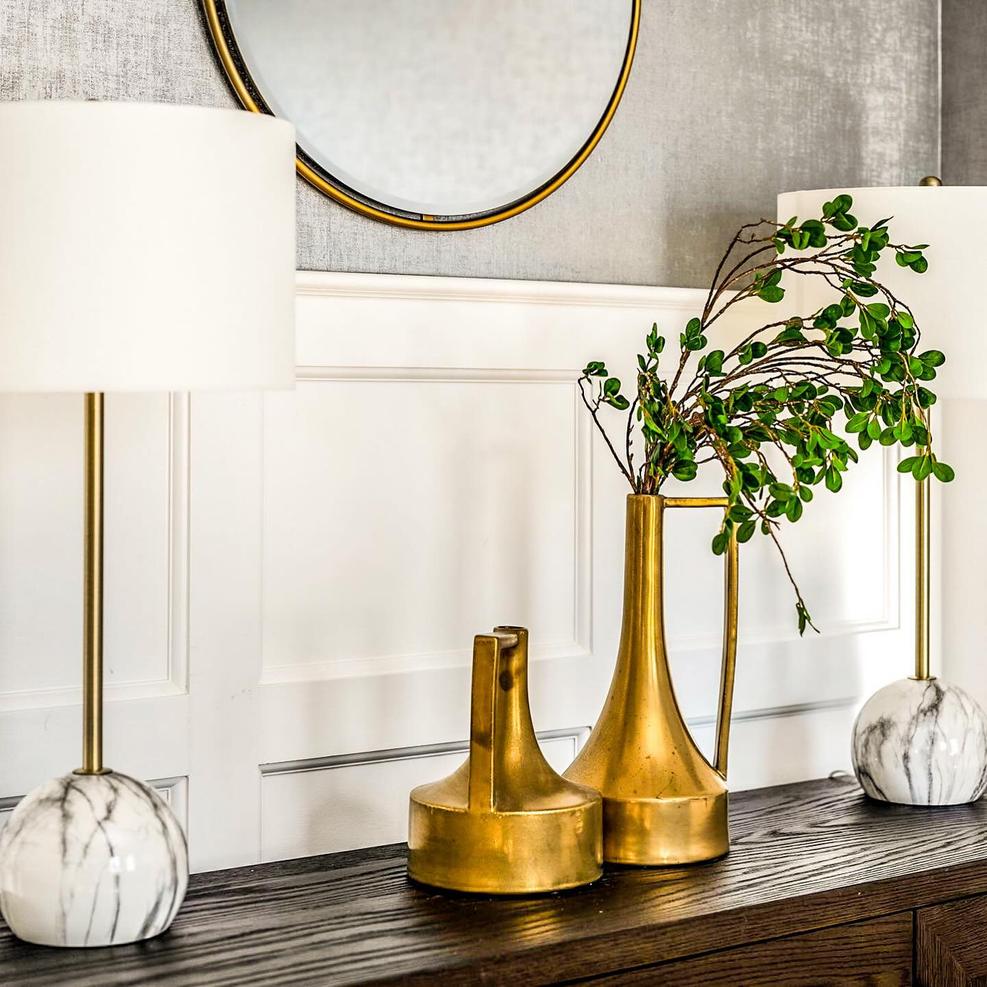 Luxury is when it seems flawless, when you reach the right balance between all elements“
.
.
.
.
.
.
📷 @cynthiajamesphotography
.
#luxuryhome #luxurydesign #interiorhome #interior_and_living #interiorsforall #interiorstyling #moderninteriors #terankydesign #midcenturymodern #midcenturydesign #homeiswheretheheartis #designersofinstagram