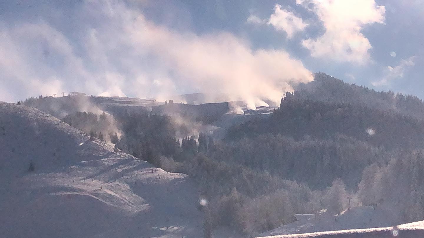 Wahnsinnstag Heid am Sudelfeld ☀️❄️ Bühne is wieder schneefrei 🎸🎹🎺🪗 mir san gricht für an geilen Winter #tomaymusic #tomaysspezlwirtschaft #spezlwirtschaft #newtomay #musik #music #germany #singersongwriter #love #bayern #live #coverband #austropop #bayernpop #münchen #singer #liebe #art #fun #guitar #friends #band #oktoberfest #wiesnband