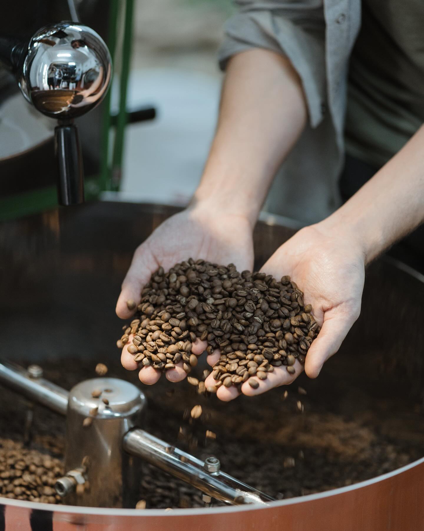 GRAPOS decaf lovers….we have bad news and good news. Bad news - we have just roasted our last sack of beans ☹️ Good news - we have received a new crop (mountain water processed this time!) 😊 and it’s tasting and smelling just as delicious as last year’s offerings!
📸 @otagostreetcollective