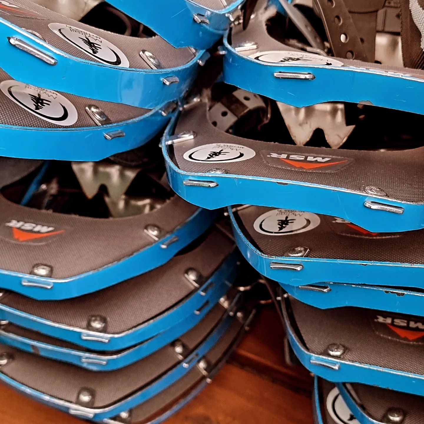 Our guests ask a lot of all kinds of questions about Finland's nature, aurora borealis, culture, sauna, winter and history. And we hear this question at least once a week: What do you do when you are not with customers? We do maintenance work. We maintain and polish equipment. Or we take care of ourselves: we go to the dentist, hairdresser, or often go on a skiing trip.
#wildernessguide #dayoffvibes #kuusamo #visitlapland #visitfinland #snowshoeing #schneeschuhwandern #Finland #lapland #msrsnowshoes #blackdiamondequipment