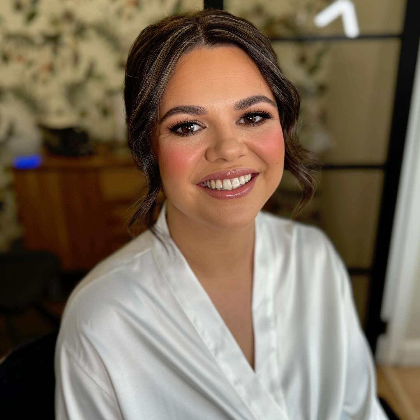 Bronzy Glam on this stunning Bride Vicky 🤎
VENUE @sandholeoakbarn
HMUA @fayekenyonhairandmakeup
~ KEY PRODUCTS ~
@natashadenona light glam face palette
@narsissist radiant longwear foundation
@charlottetilbury flawless filter
@salonsystem cluster lashes
@maccosmetics faux lipstick
#makeupartist #bridalmakeup #weddingmakeup #hairstylist #bridalhairstyle #bridalhair #bridestobe #springwedding #weddinginspiration #bridalinspiration #ilovemyjob