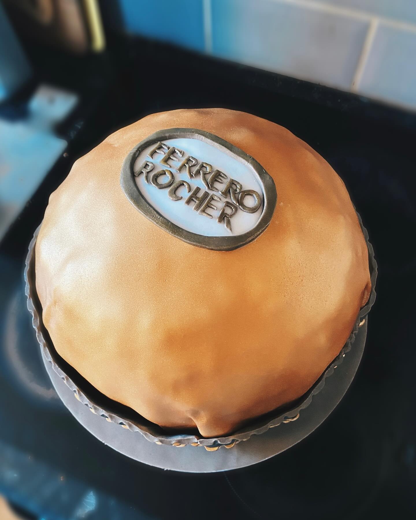 Had a lot of fun working on this one! Loved how the gold came out. The inside is chocolate hazelnut cake 😍 #ferrerorocher #ferrerorochercake #londoncake #southeastlondoncake #chocolatehazelnutcake #smallbusiness