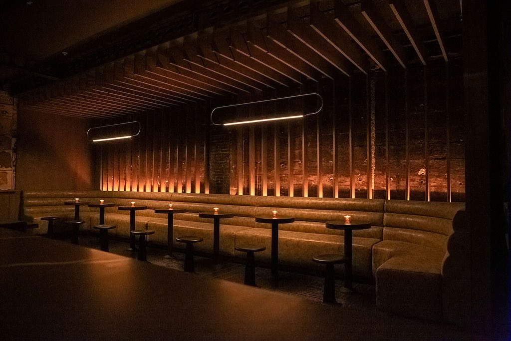 Step into a Blade Runner-inspired atmosphere, where sleek design meets futuristic vibes. ✨ #FuturisticElegance #BladeRunnerInspired