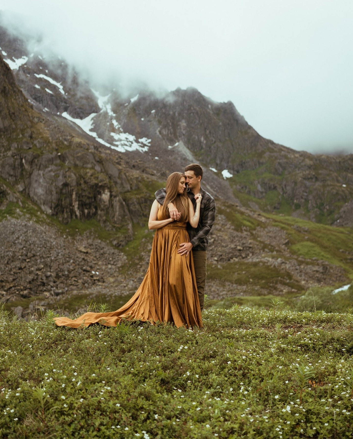 Hannah + Jacob ⛰️ ft. Hatcher 🐕 *yes I will include all funny skeeter smacks in your gallery 😂
•
•
•
•
•
#alaskaelopementphotographer #alaskaengagementphotographer #engagementphotographer