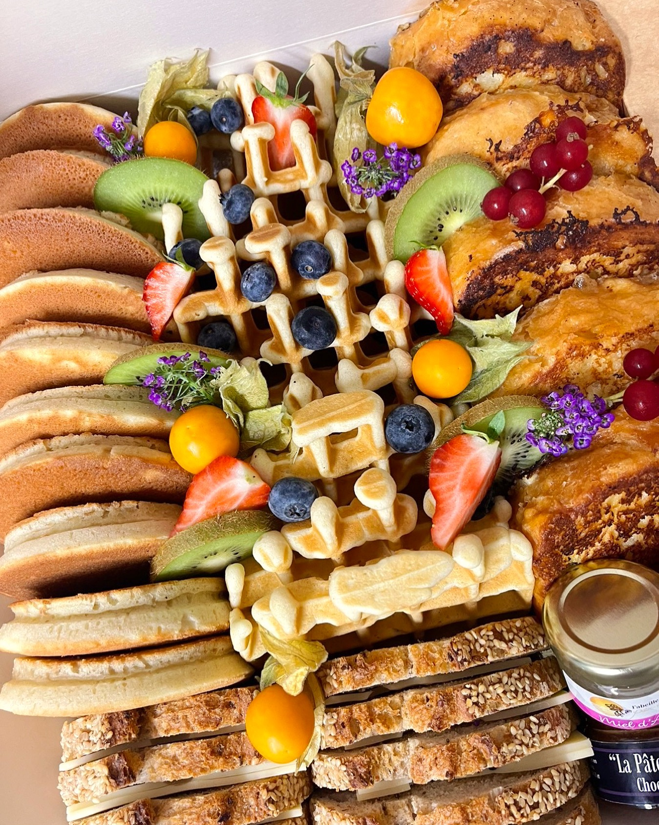 đđ„đȘ»
#brunchevous #brunchbox #food #waffle #waffles #pancakes #pancakelover #brunch #foodinstagram #brunch #brunchtime #brunchhautesavoie #brunchdudimanche #packaging #saintcergues #stcergues #machilly #juvigny #veigy #veigyfoncenex #loisin #lucinges #bonsenchablais #douvaine #villelagrand #fillinges #nangy #bonne #ballaison #cranvessales