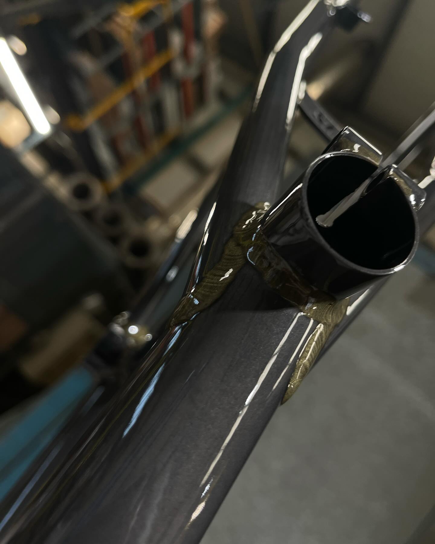 💨 SMOKED CLEAR 💨
How about this for a mountain bike, Hand Polished Frame, Hand Brazed and then brought to us for Smoked Clear Lacquer.
The end result is incredible, the Brazing still pops, while giving the frame a deep glossy almost grey finish 🔥
If you’re interested in seeing more about these frames and bike builds head over to @curtisbikes you will also see some of the other colours we’re yet to share that we do for this amazing company!