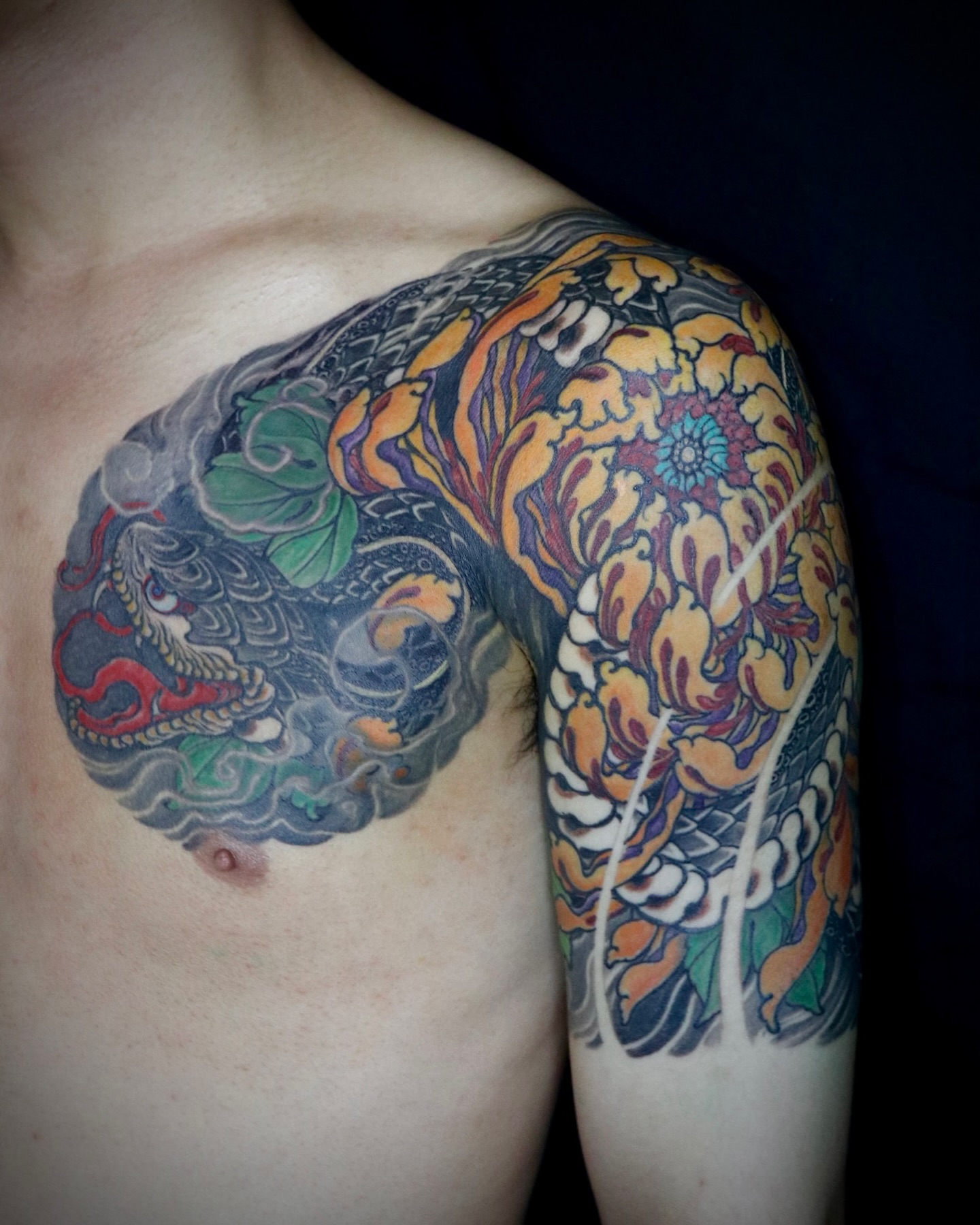 Hi I'm a Tattooist Orikai ✒
📍 Vancouver
.
Please check the Info. In my Highlights and make a reservation.
.
.
#japanesetattoo #irezumitattoo #vancouverjapanesetattoo #vancouverirezumi #vancouvertattoo #newwestminstertattoo #burnabytattooartist #chesttattoosformen #koifishchesttattoo #halfsleevetattoo #backpiecetattoovancouver