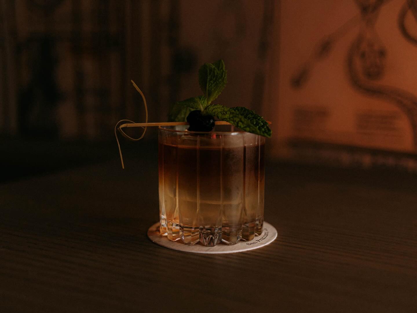 🍹🌴 Tropical Tease: A Playful Twist on a Classic
Recipe:
• Light and Dark Rum
• Orgeat Syrup
• Lime
• Orange Liqueur
• Milk Clarification
Experience our playful variation of the classic Mai Tai with the Tropical Tease, perfect for your next night out.