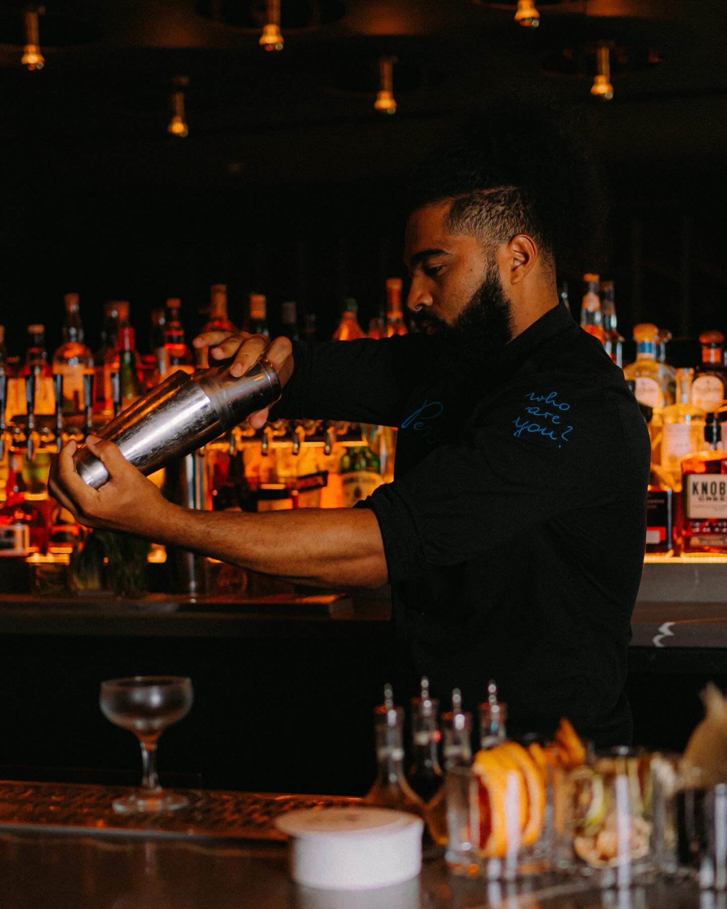 🍸✨ Shake it Up!
Watch Marcus bring the energy as he crafts the perfect cocktail. Cheers to skill and style!
#PersonaCocktails #MixologyMagic #BehindTheBar