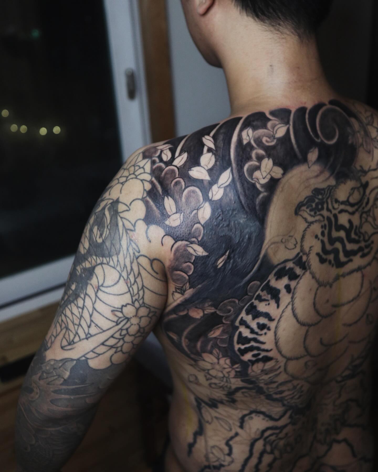 Back piece Tiger & Sakura 🌸🐯
This is a cover-up work in progress.
.
📍Vancouver
Please check the Info. In my Highlights and make a reservation.
.
#japanesetattoo #irezumitattoo #vancouverjapanesetattoo #vancouverirezumi #vancouvertattoo #backtattoovancouver #backpiecetiger #tigertattoos #벤쿠버이레즈미 #벤쿠버타투