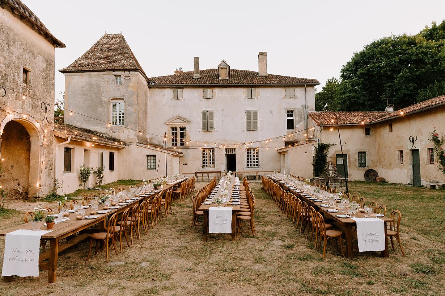 Todo listo para la cena✨
@la__mayou
@casamenterasevents
@lora.floralart
@sh7nku
@ariwito