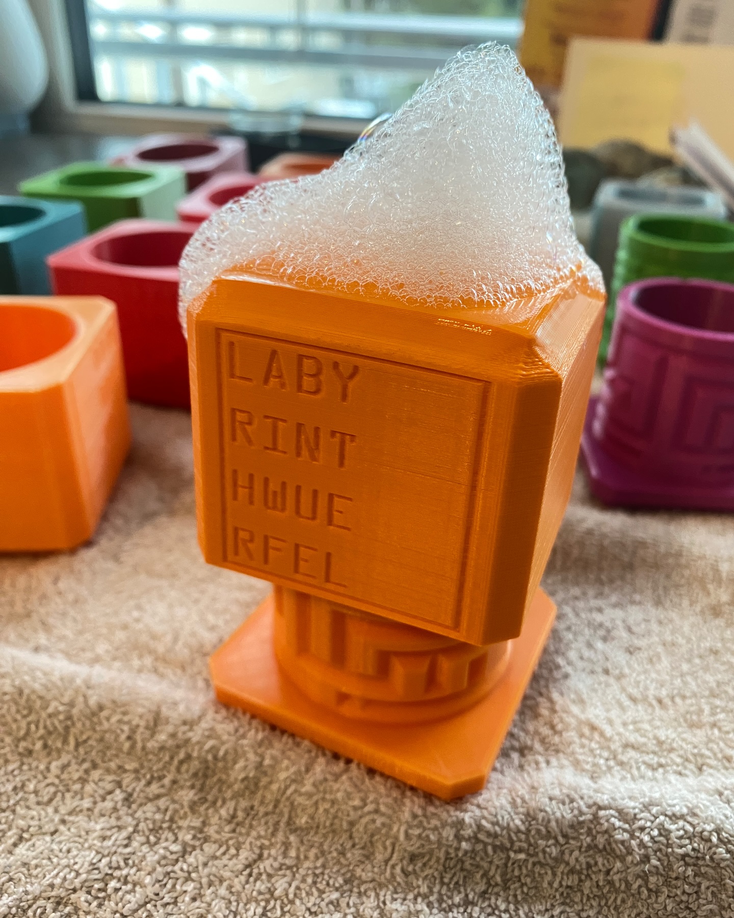 Nach den aufregenden zwei Markt Tagen am @kreativmarkt_winterthur haben unsere Test-Würfel eine kleine Wellness Pause verdient. 🧼🧖♀️🧖♂️
Wir wünschen euch allen einen gemütlichen und erholsamen Sonntag! ❤️
#wellness #gemütlich #pause #kreativmarktwinterthur #labyrinthwuerfel #3ddruck #farbenfroh