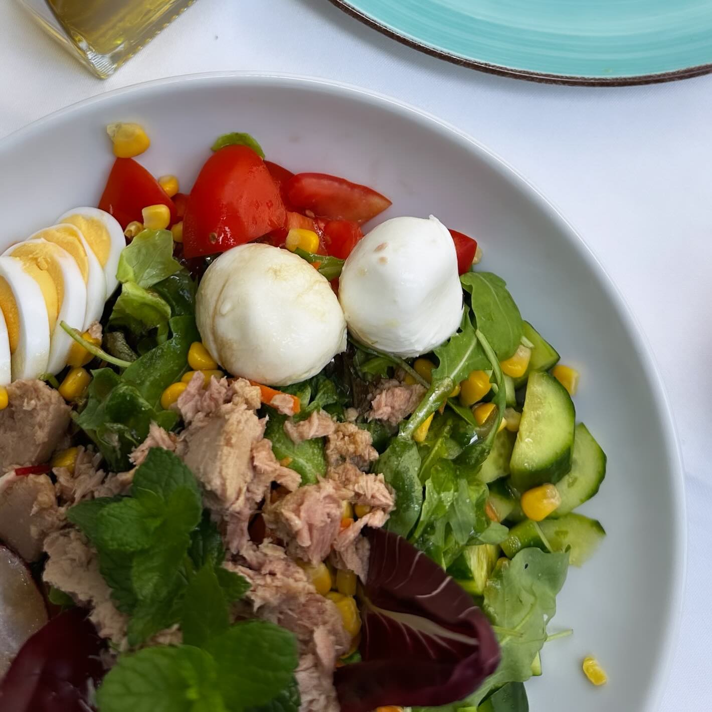 Ciao Amici! Bevor wir uns in das “große Schlemmen” der Weihnachtsfeiertage stürzen, laden wir euch ein unsere erfrischende Insalata della Casa zu genießen – ein weiterer Genussmoment vor dem festlichen Schlemmen! 🎄
#tuttipazziperlacucina #restaurantmünchen
#geheimtippmünchen #italianfoodmunich #lacucina
#münchen#pizzapastaandmore #munich