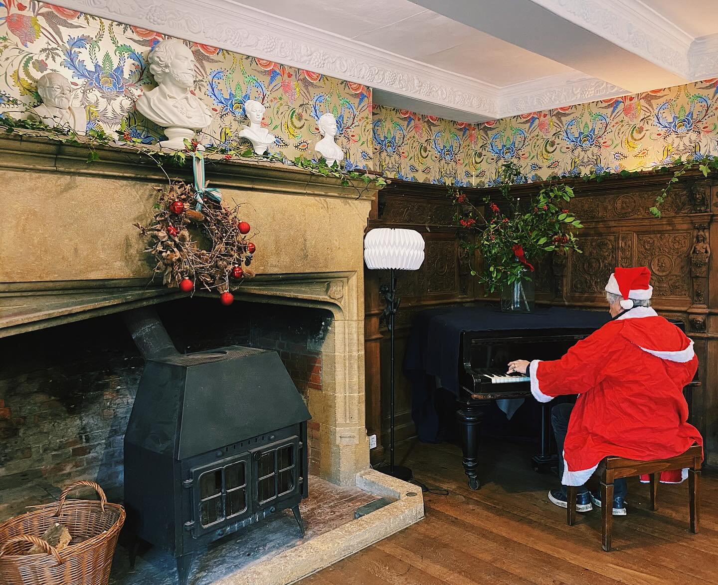 Wishing everybody a very Merry Christmas 🎄 and here’s to a wonderful 2024!
#symondsburymanor #symondsbury #dorset #bridportholidays #bridportlife #bridportdorset #jurrasiccoast #dorsetcoast #dorsetholidays #countryholidays #countryholidaysuk #englishmanorhouse #englishmanors #englishmanor #englishmanorhousestyle #selfcateringaccommodation #selfcateringholidays #selfcateringholidaysuk #selfcateringholidaysdorset #dorsetholidays #uniqueholidayrentals #uniquehomestays #holidayrentalsuk #manorhouse #uniquehomestays #fireplace #grandpiano #christmas #christmasdecor #christmastime #fatherchristmas